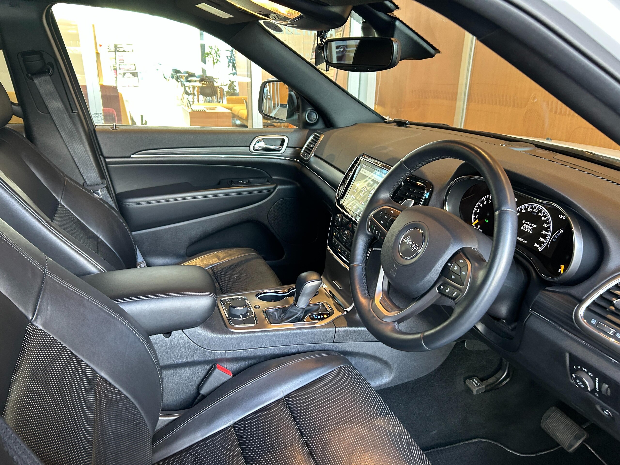 Jeep Grand Cherokee WK 10th Anniversary Edition 4WD Special Specification ACC LKA BSM Genuine Navi TV Front/Side/Back Camera Black Leather Air Seat Seat Heater Power Seat Steering Heater LED Headlights 18-inch AW Smart Key Power Back Door One Owner — photo 7