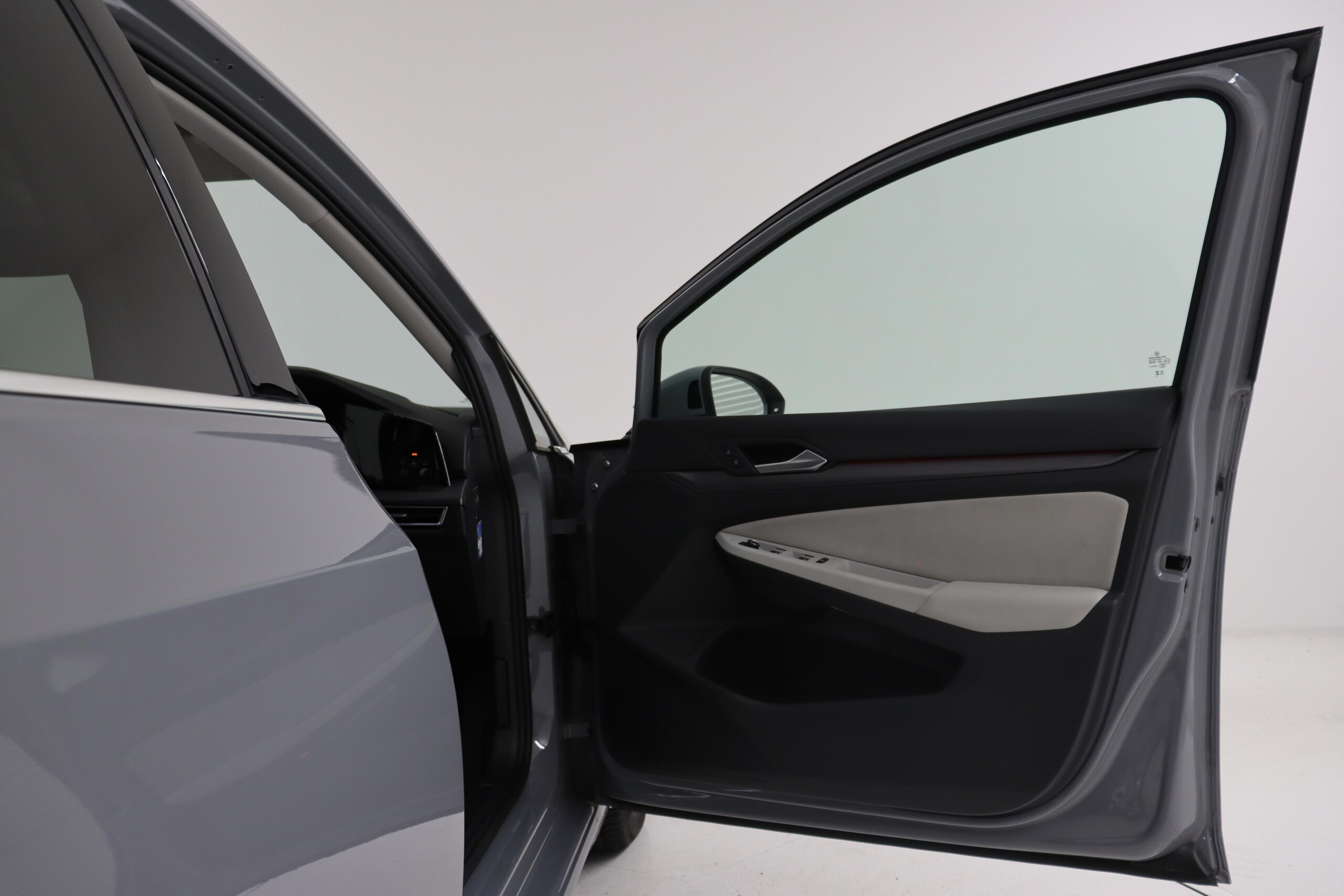 Volkswagen Golf eTSI Style — photo 9