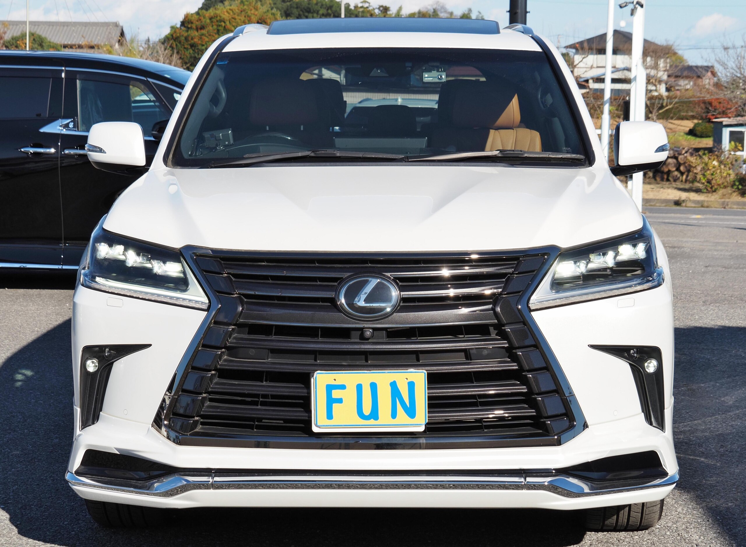 2020 Lexus Lx — photo 2