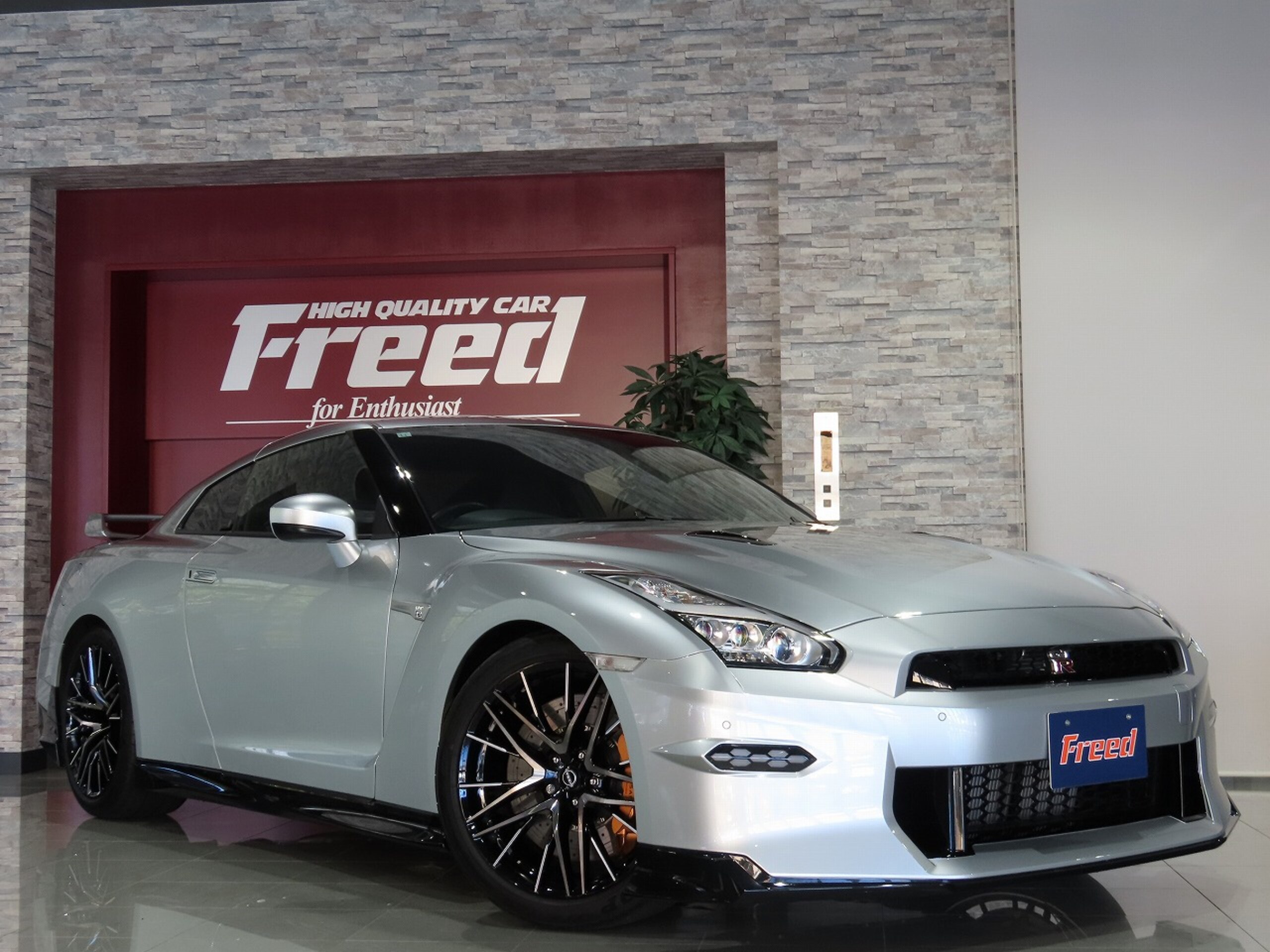 2023 Nissan Gt-r — photo 3