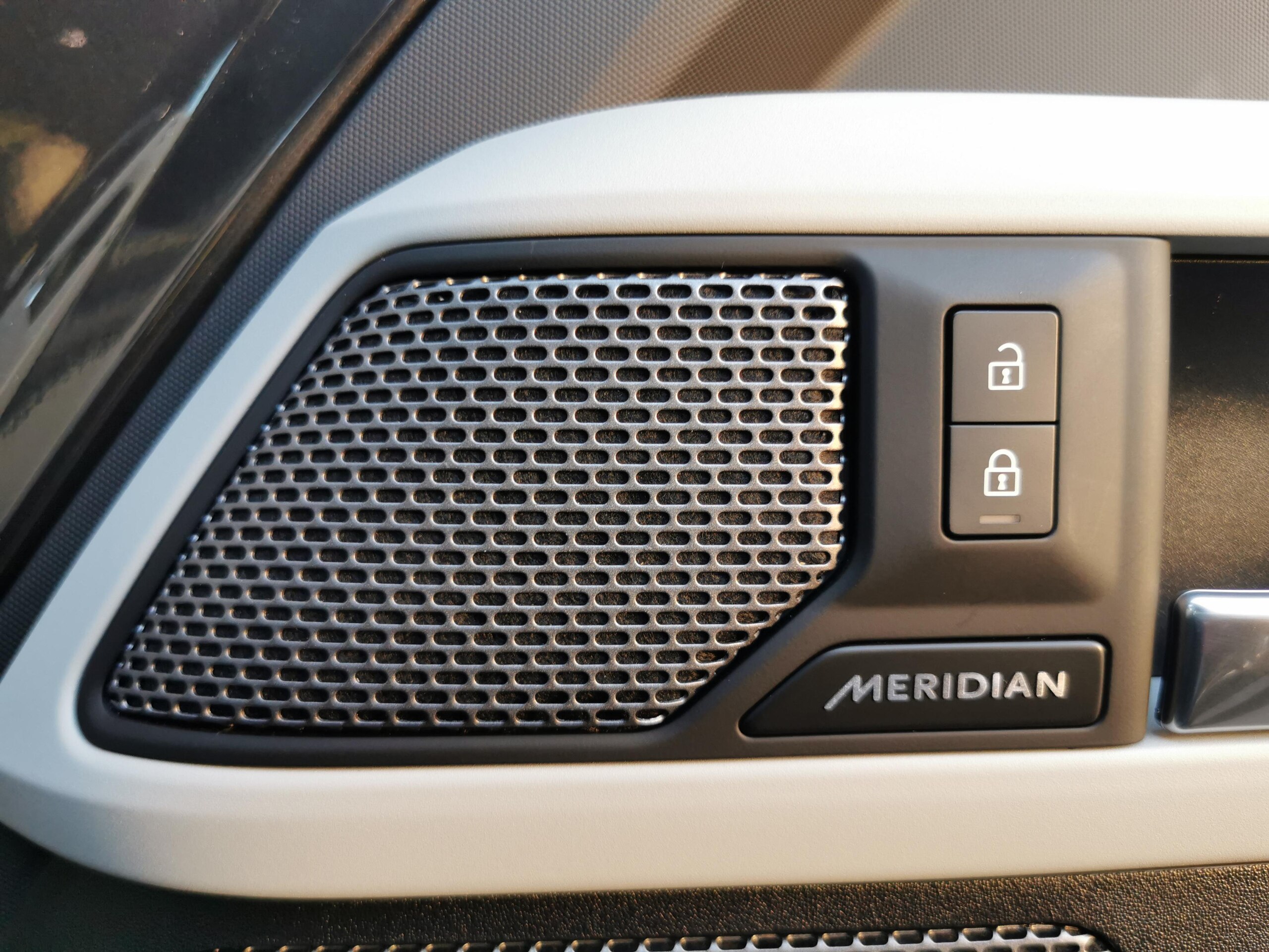 Land Rover Defender 110 X Dynamic SE 3.0L D300 Diesel Turbo 4WD — photo 7