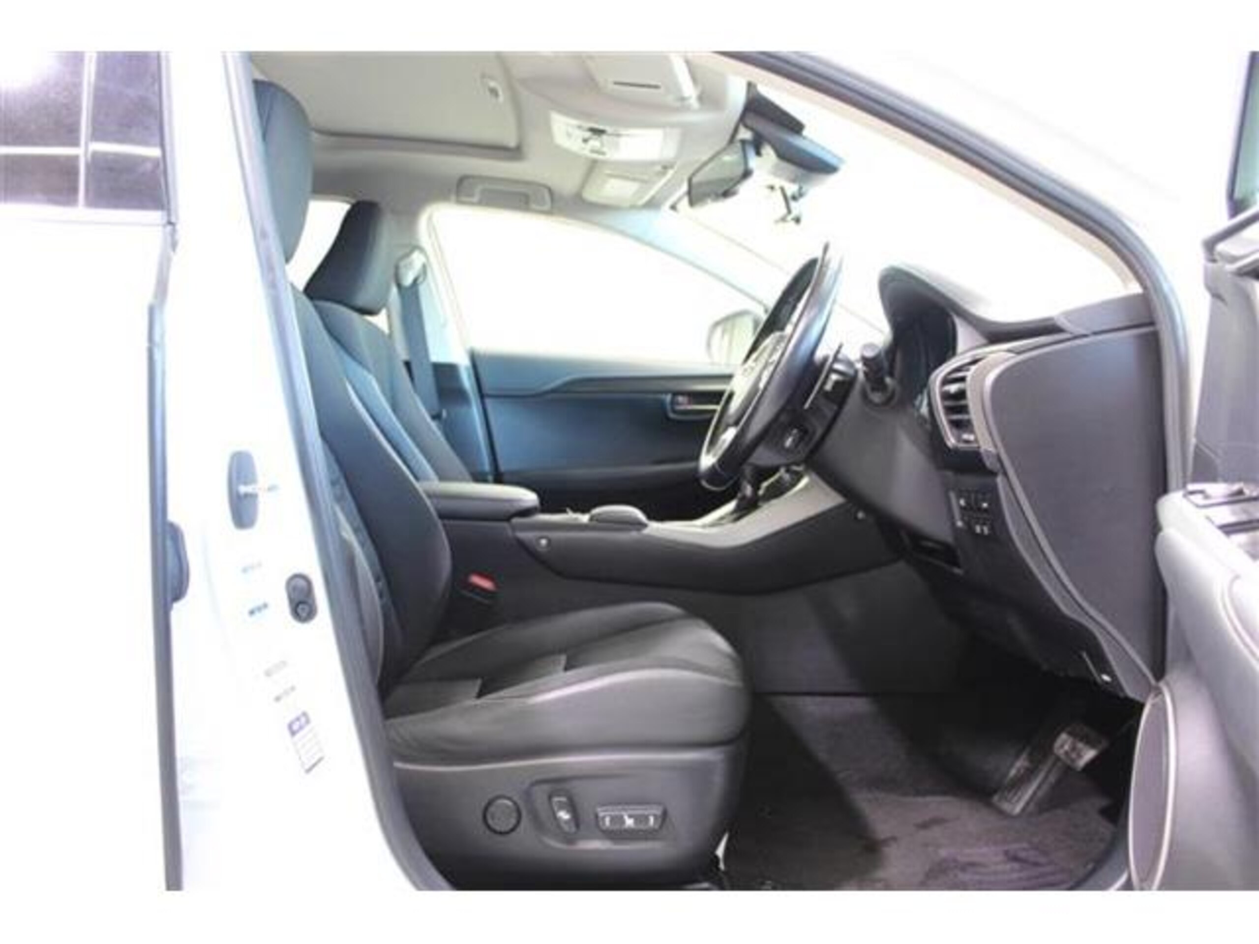 Lexus NX300 4WD — photo 7