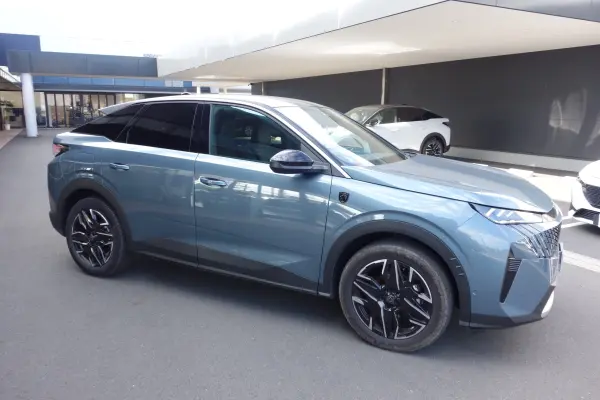 2025 Peugeot 3008 — photo 2