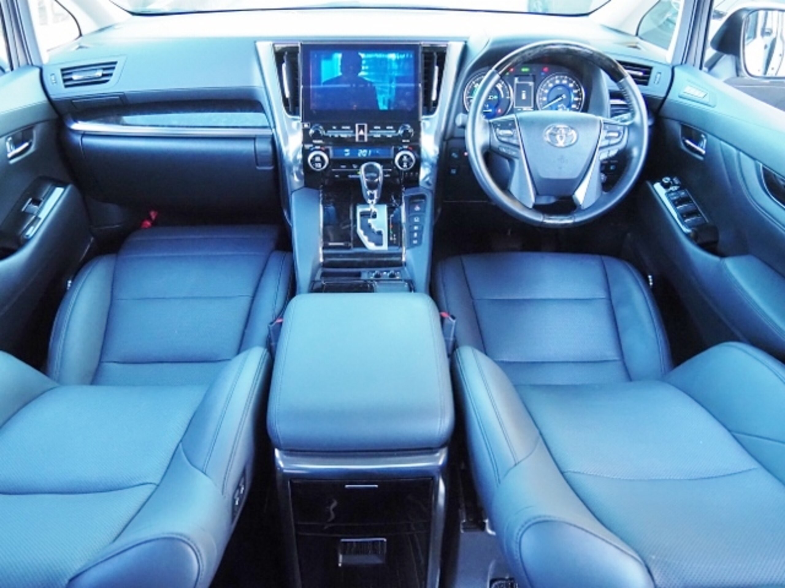 Toyota Alphard Hybrid 2.5 SR C Package E-Four 4WD — photo 8