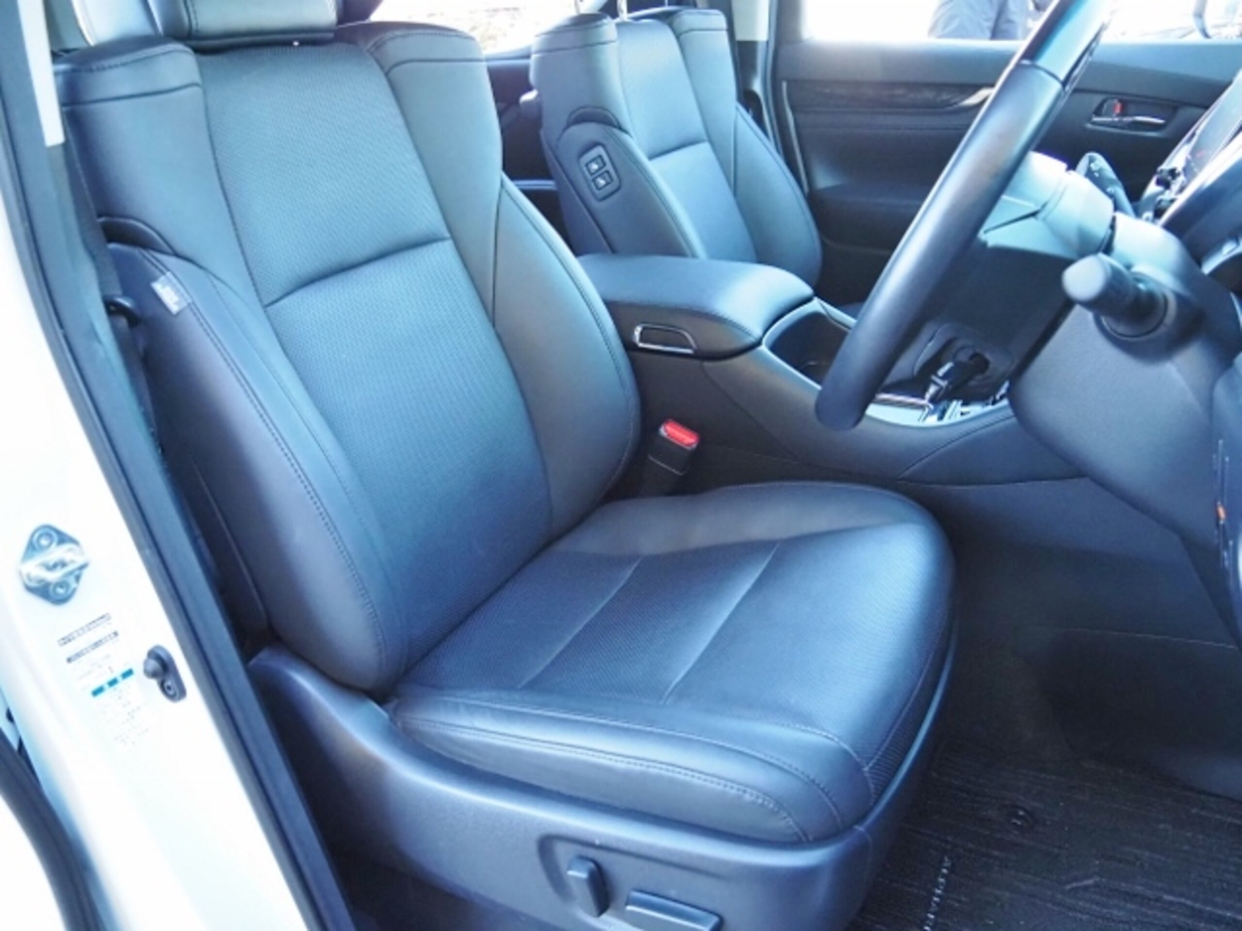 Toyota Alphard Hybrid 2.5 SR C Package E-Four 4WD — photo 9