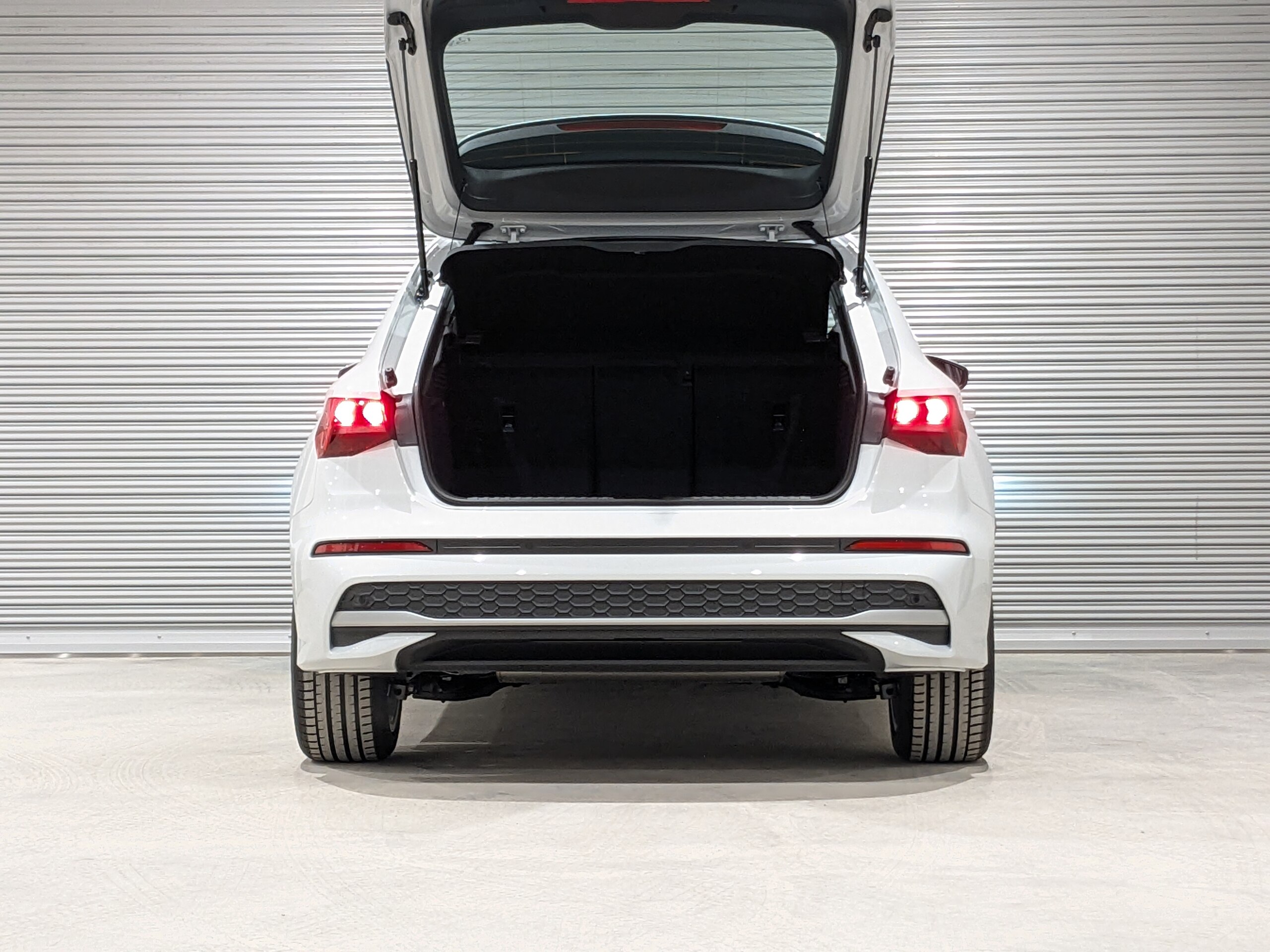 Audi A3 Sportback 30 TFSI Advanced Convenience & Assistance Package Light Navigation — photo 7