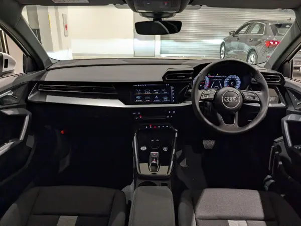 Audi A3 Sportback 30 TFSI Advanced Convenience & Assistance P Light Navigation (Glacier White Metallic) — photo 8