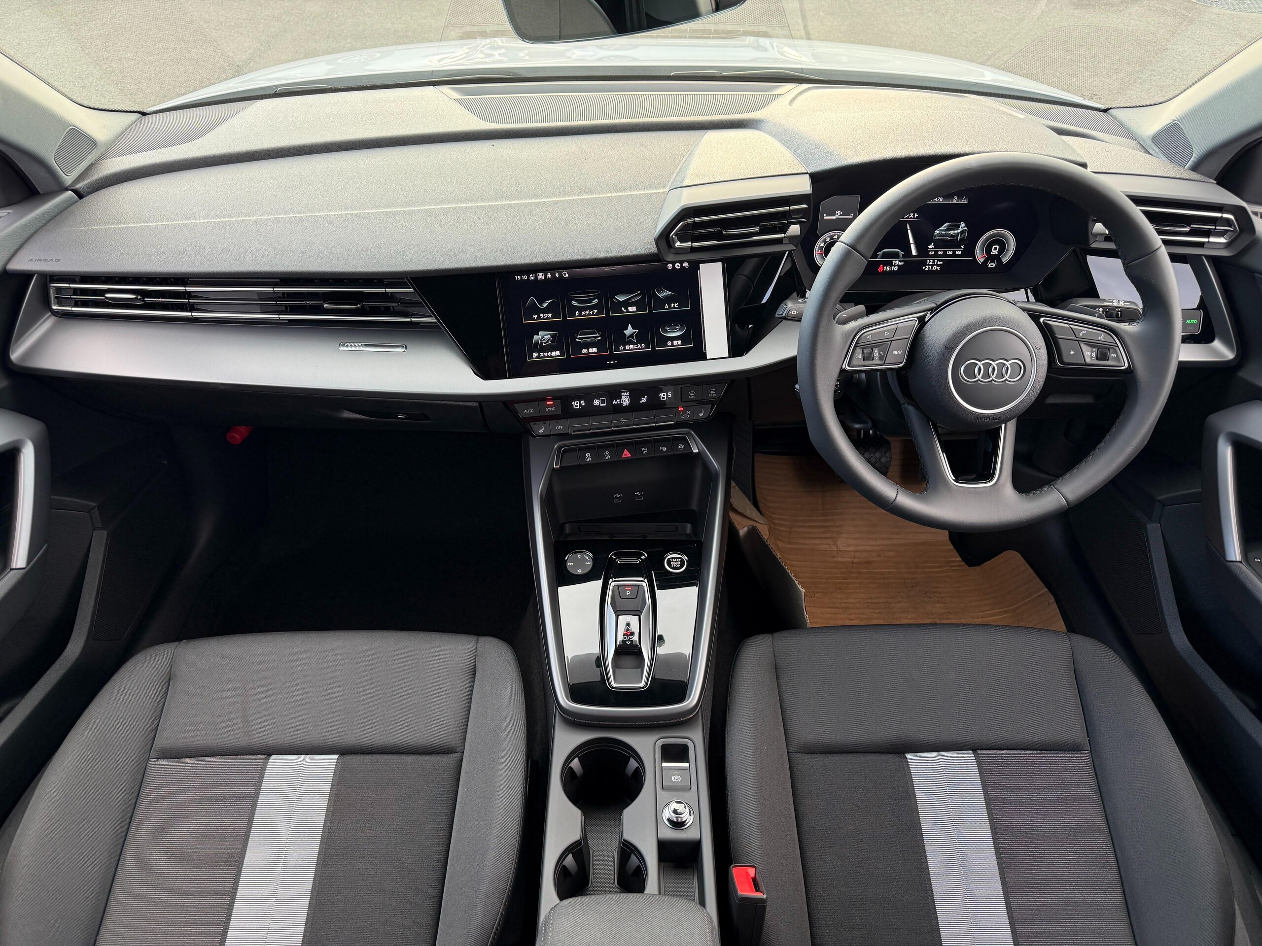 Audi A3 Sportback 30 TFSI Advanced — photo 8