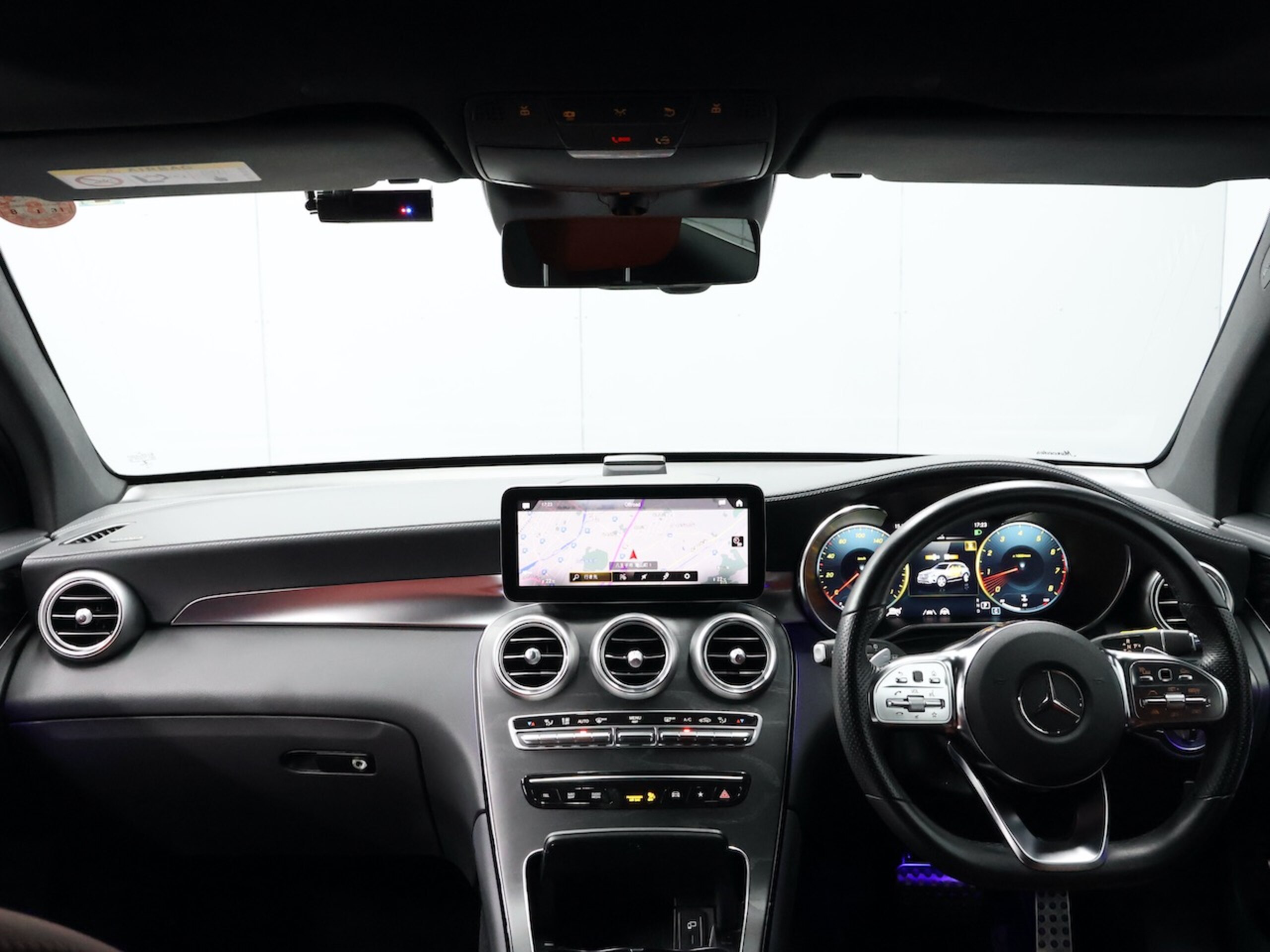 Mercedes-Benz GLC300 4MATIC AMG Line 4WD — photo 9