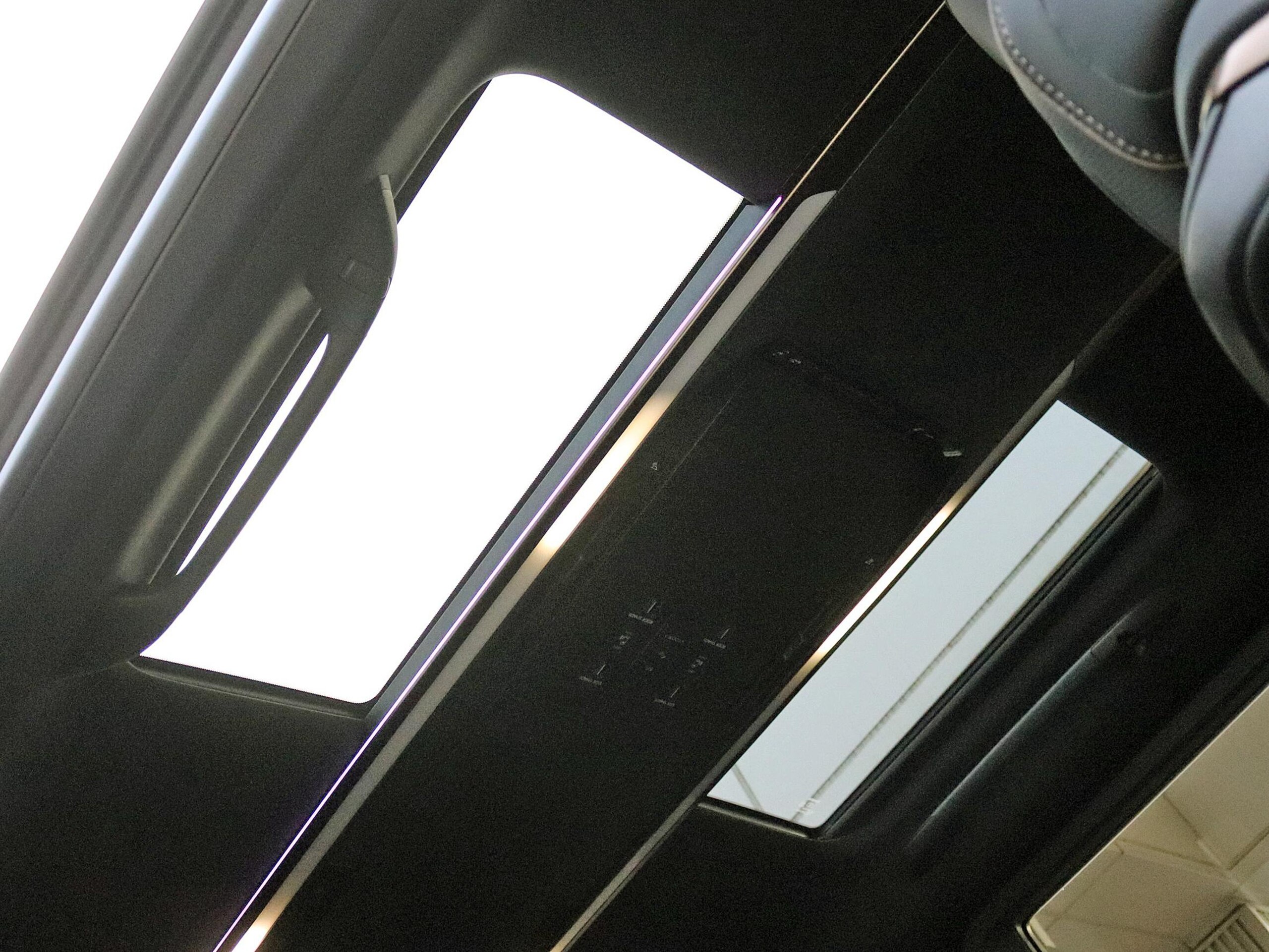 2025 Toyota Alphard — photo 3