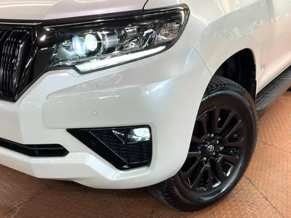 Toyota Land Cruiser Prado 2.7 TX L Package 70th Anniversary Limited 4WD Non-Smoking 7-Seater Sunroof Factory Navigation 360 Camera Radar Cruise LED Headlights Auto High Beam Brown Leather Power Seats Seat Ventilation Genuine 18-inch Alloy ETC Clearance Sonar (White Pearl Crystal Shine) — photo 8