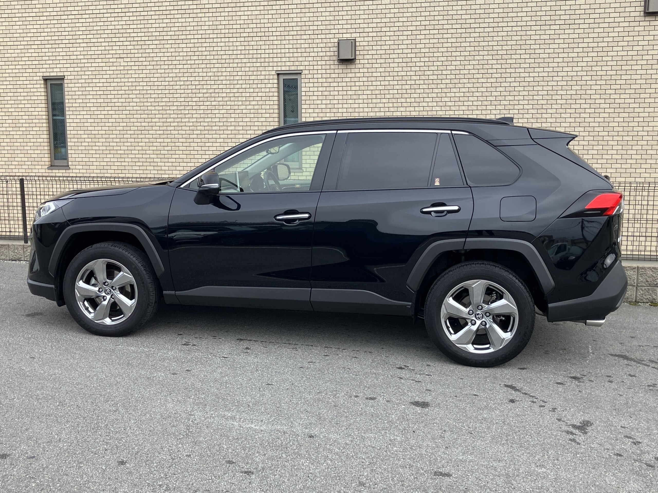 Toyota RAV4 2.5 Hybrid G E-Four 4WD — photo 9