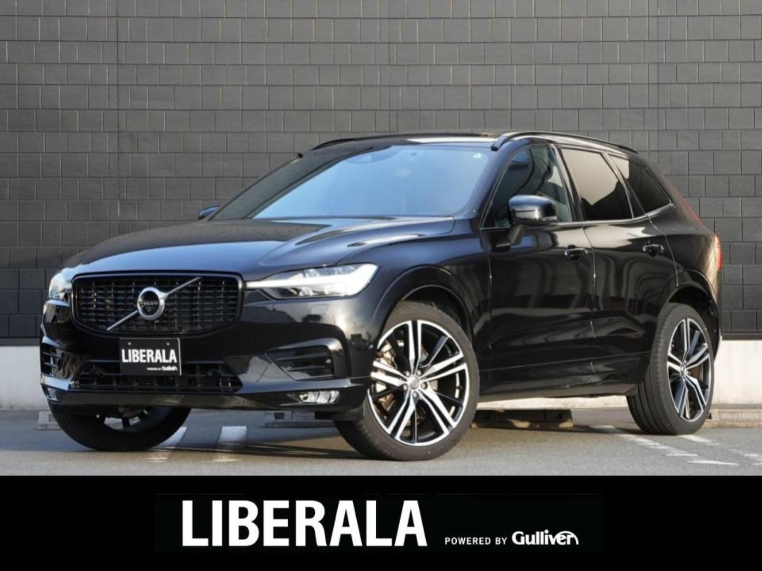 Volvo XC60 B6 AWD R-Design 4WD Panorama Sunroof Harman/Kardon Surround Intellisafe Brake ACC Lane Keep BLIS Half Leather Seat Seat Heater Steering Heater HUD 360 Camera Wireless Charging (Onyx Black Metallic)