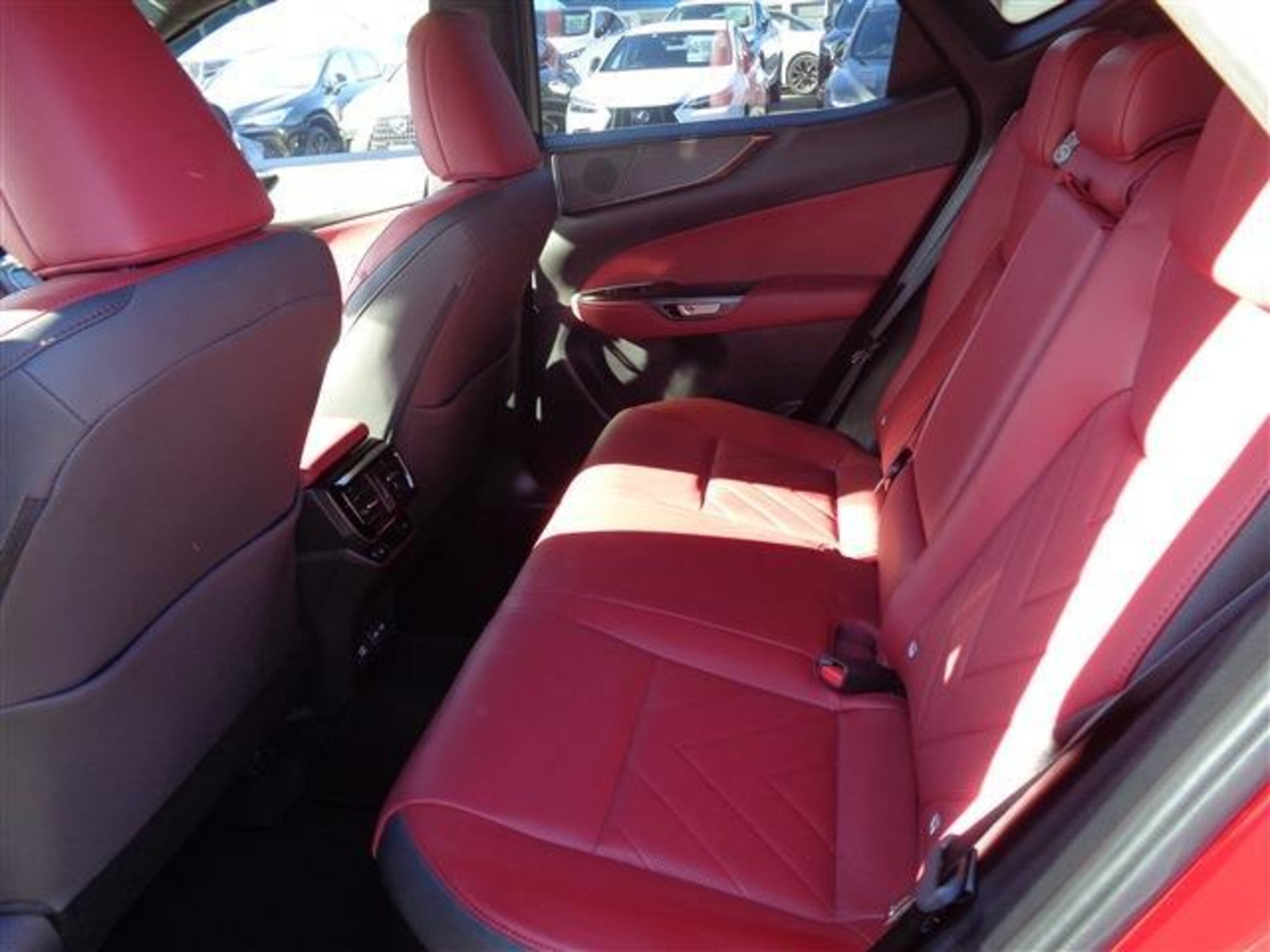 Lexus NX 450h+ Version L 4WD — photo 8