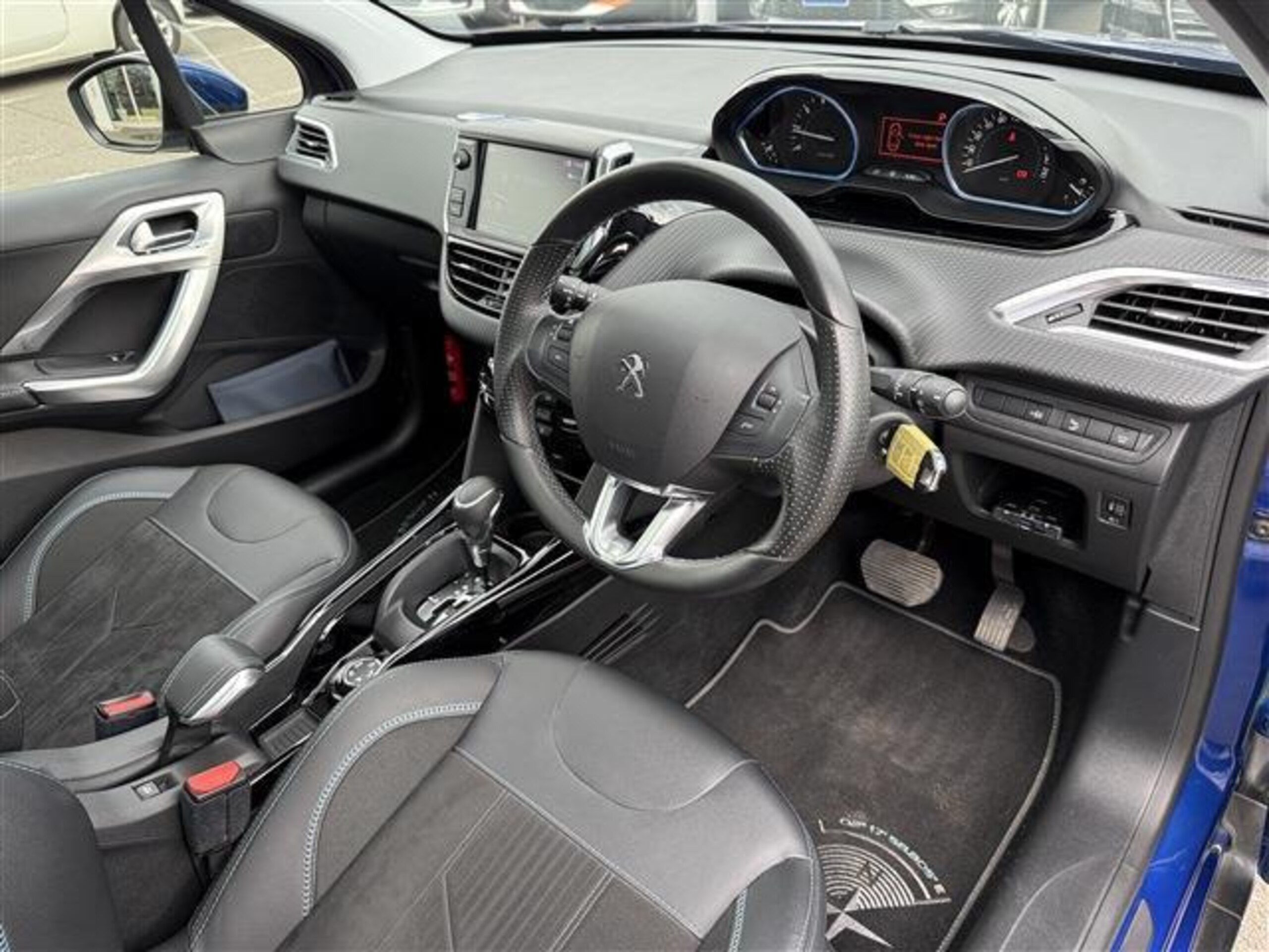 Peugeot 2008 Cross City — photo 7