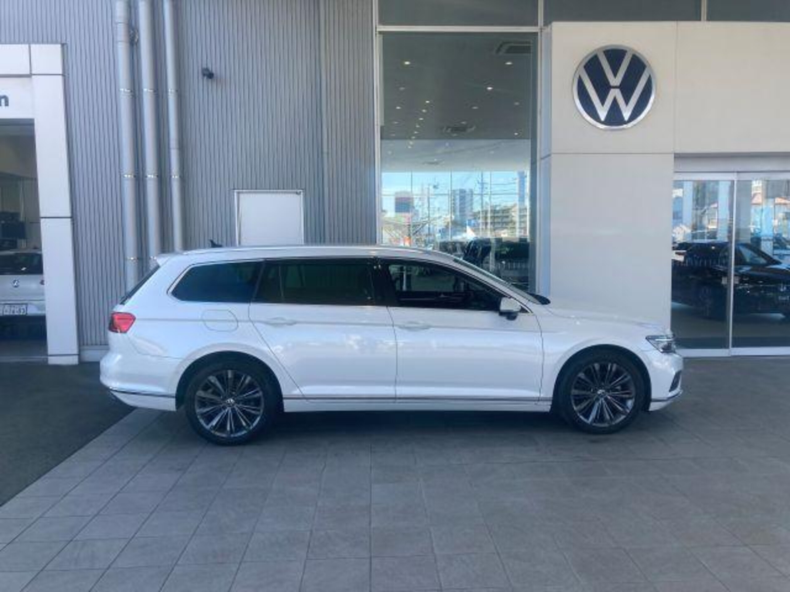 2022 Volkswagen Passat — photo 3