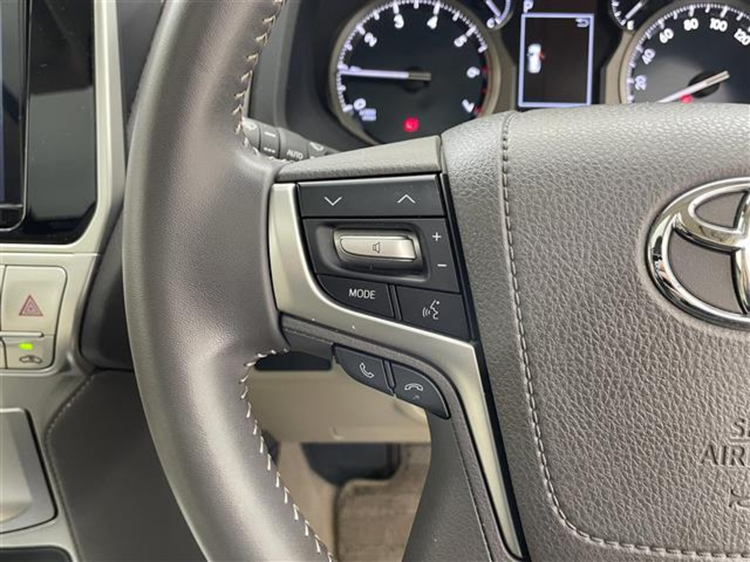 Toyota Land Cruiser Prado 2.7 TX L Package 4WD — photo 8