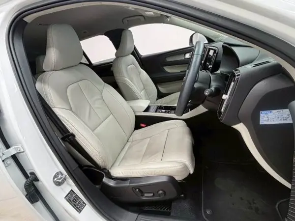 2022 Volvo Xc40 — photo 7 | Tuminion Kenya