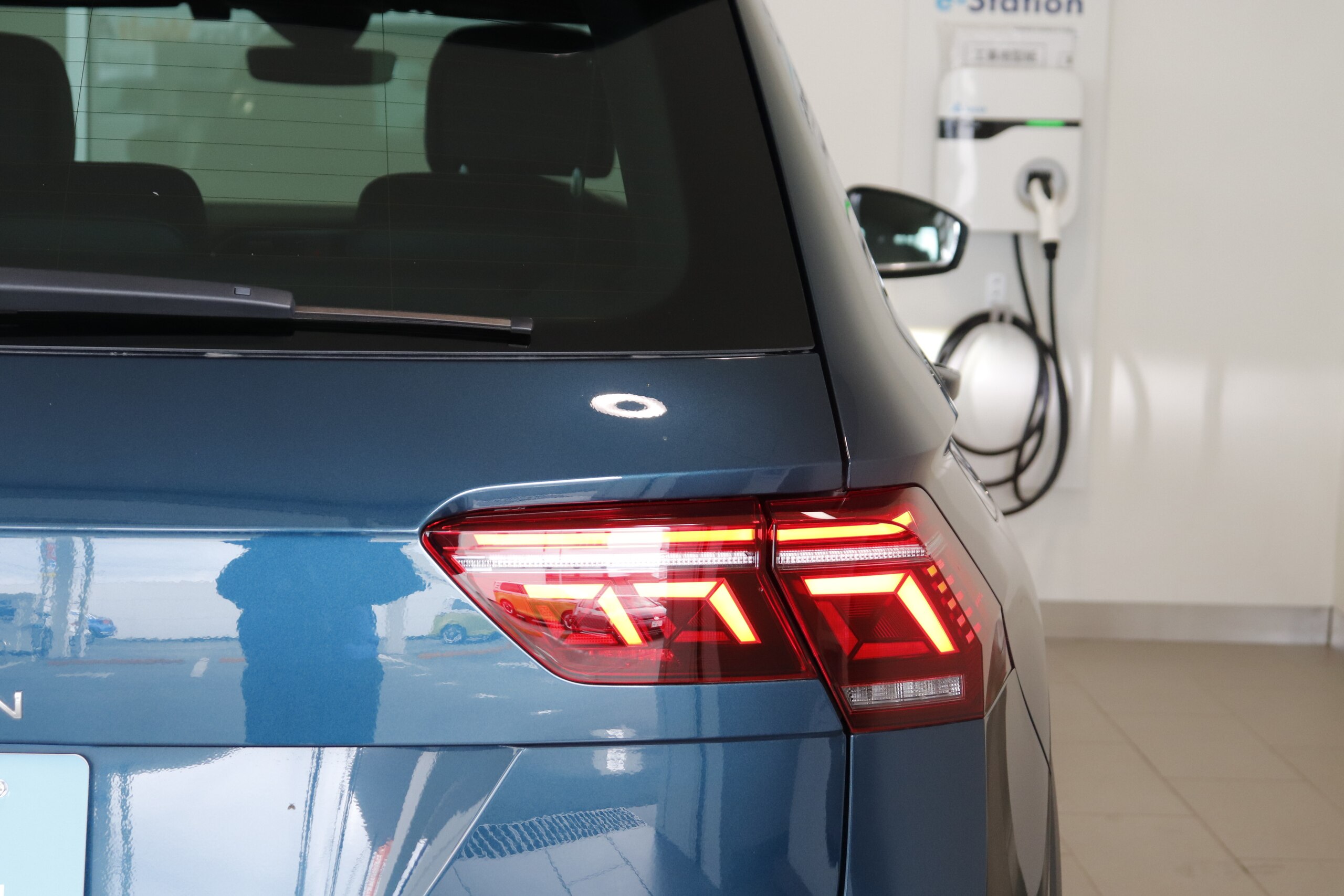 Volkswagen Tiguan TSI R-Line IQ Light ACC ETC Certified Used Car — photo 7