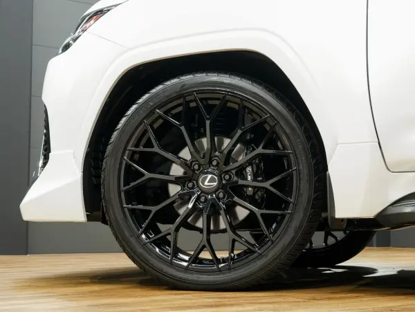 Lexus LX600 4WD Universal Design 24-inch Wheels / One Owner / Non-Smoking / Indoor Storage / Mark Levinson / R-Enter / Modellista Aero & Step / Black Grille / Panoramic View Camera / Wireless Charging / Black Genuine Leather / SR / Digital Mirror / Power Back Door / ETC (Sonic Quartz) — photo 9