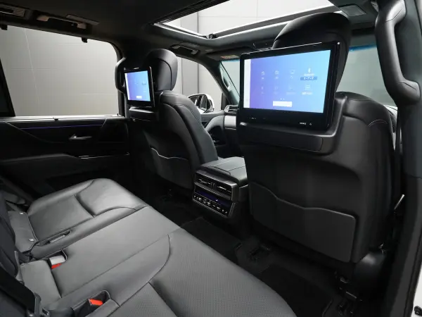 Lexus LX600 4WD Universal Design 24-inch Wheels / One Owner / Non-Smoking / Indoor Storage / Mark Levinson / R-Enter / Modellista Aero & Step / Black Grille / Panoramic View Camera / Wireless Charging / Black Genuine Leather / SR / Digital Mirror / Power Back Door / ETC (Sonic Quartz) — photo 7