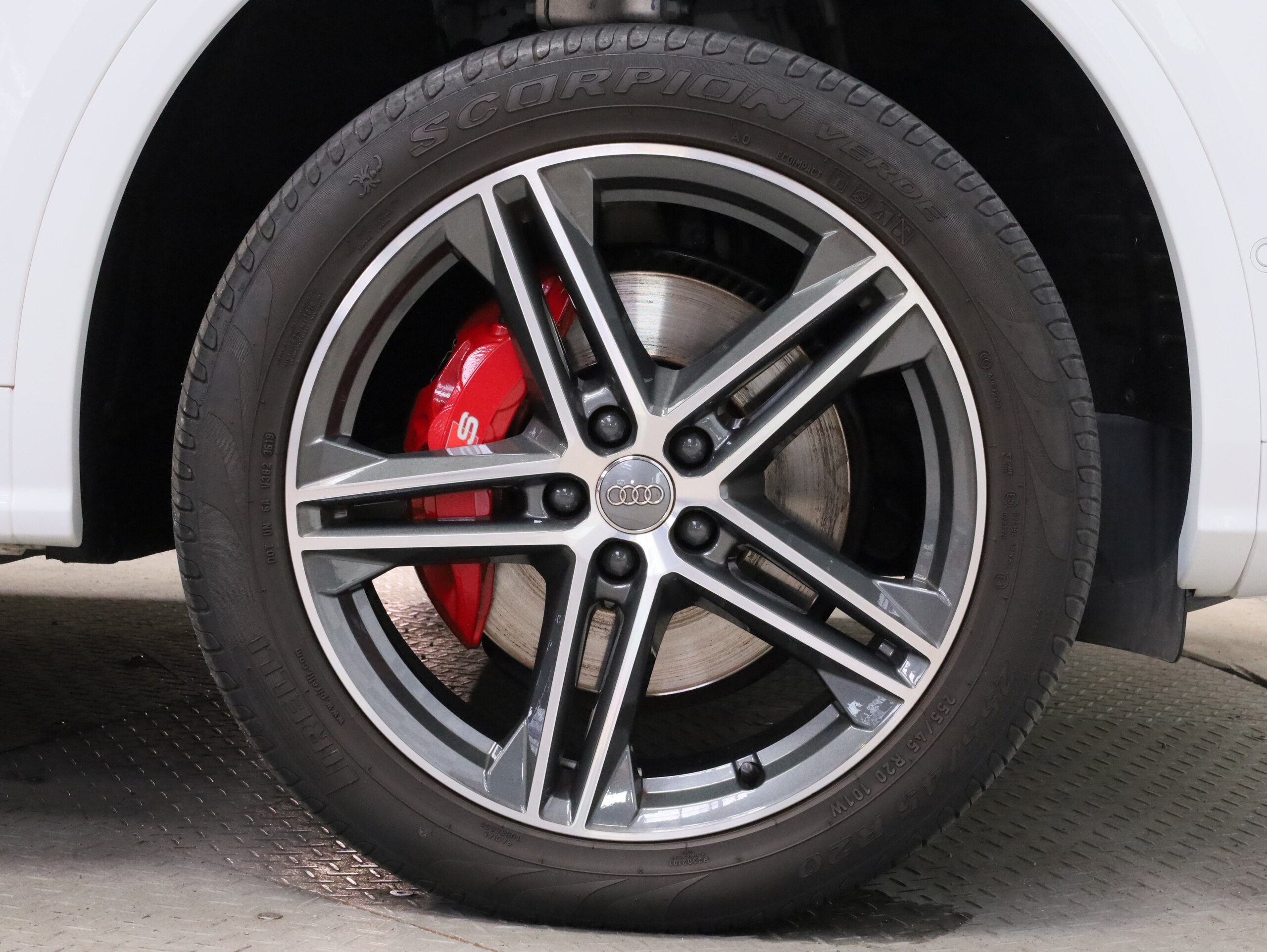 2020 Audi Sq5 — photo 2