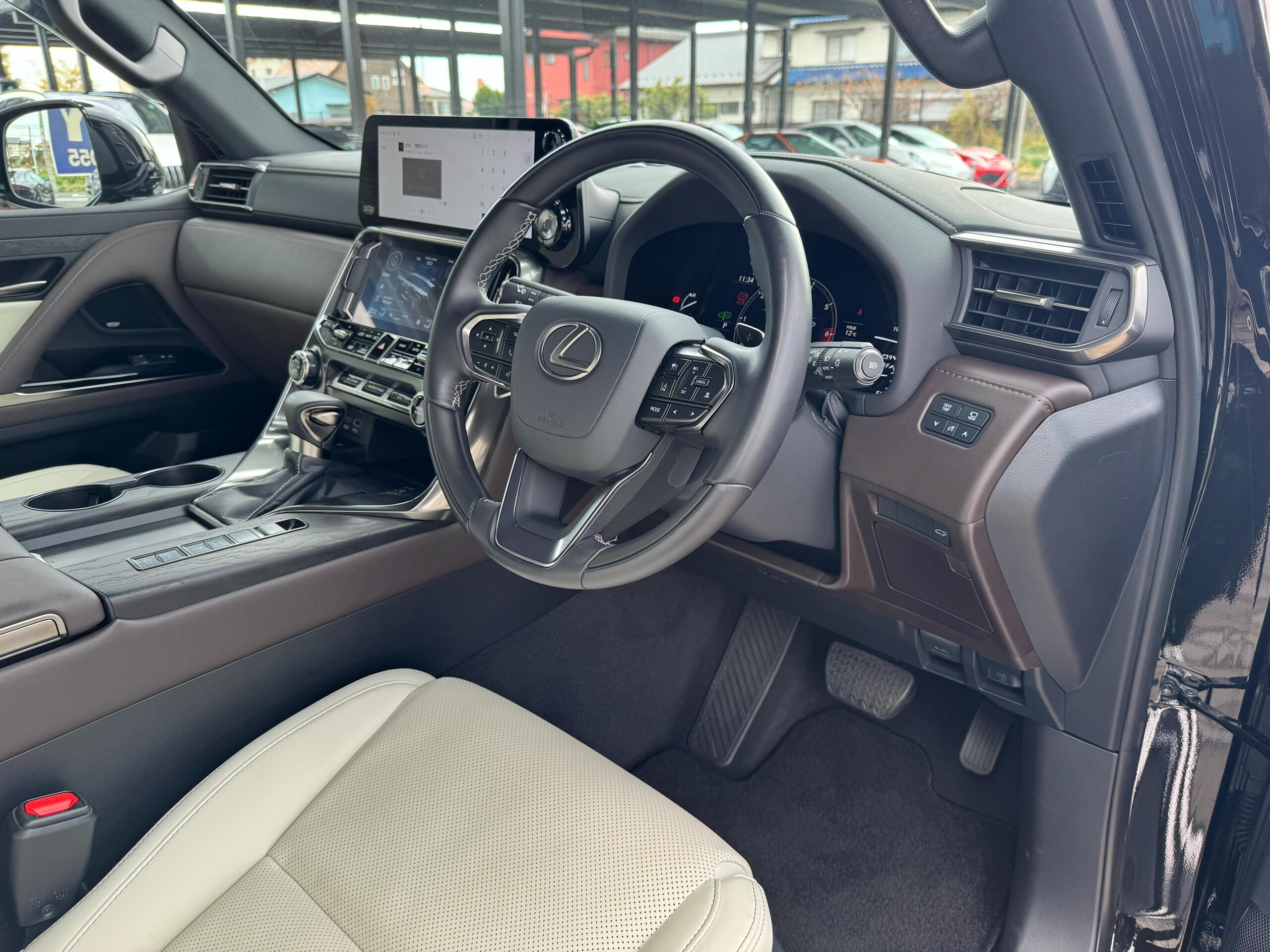 Lexus LX600 Off-Road 4WD — photo 8