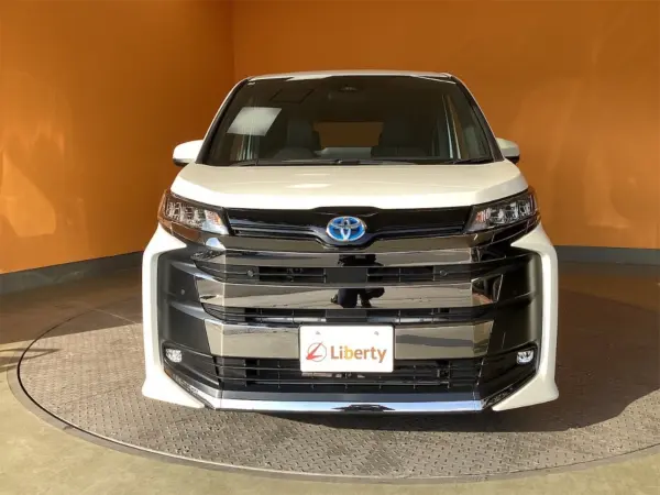 Toyota Noah 1.8 Hybrid S-Z Comfort Convenience Package Toyota Safety Sense Genuine 10.5-inch Display Bluetooth Compatible Rear Camera ETC2.0 Adaptive Cruise Control Dual Power Sliding Doors Power Back Door Electronic Parking Brake LED Headlights (White Pearl Crystal Shine) — photo 8