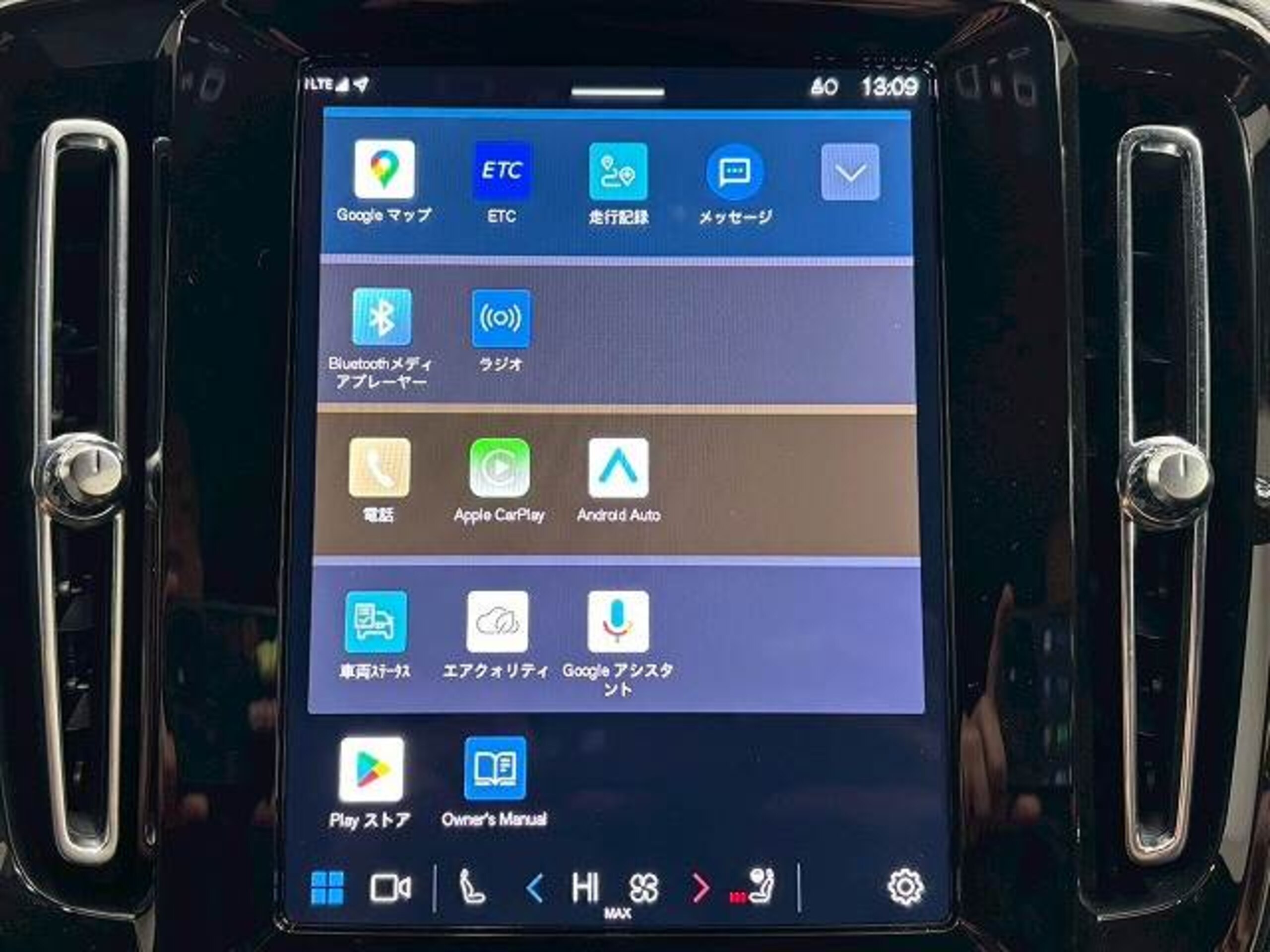 2023 Volvo Xc40 — photo 2