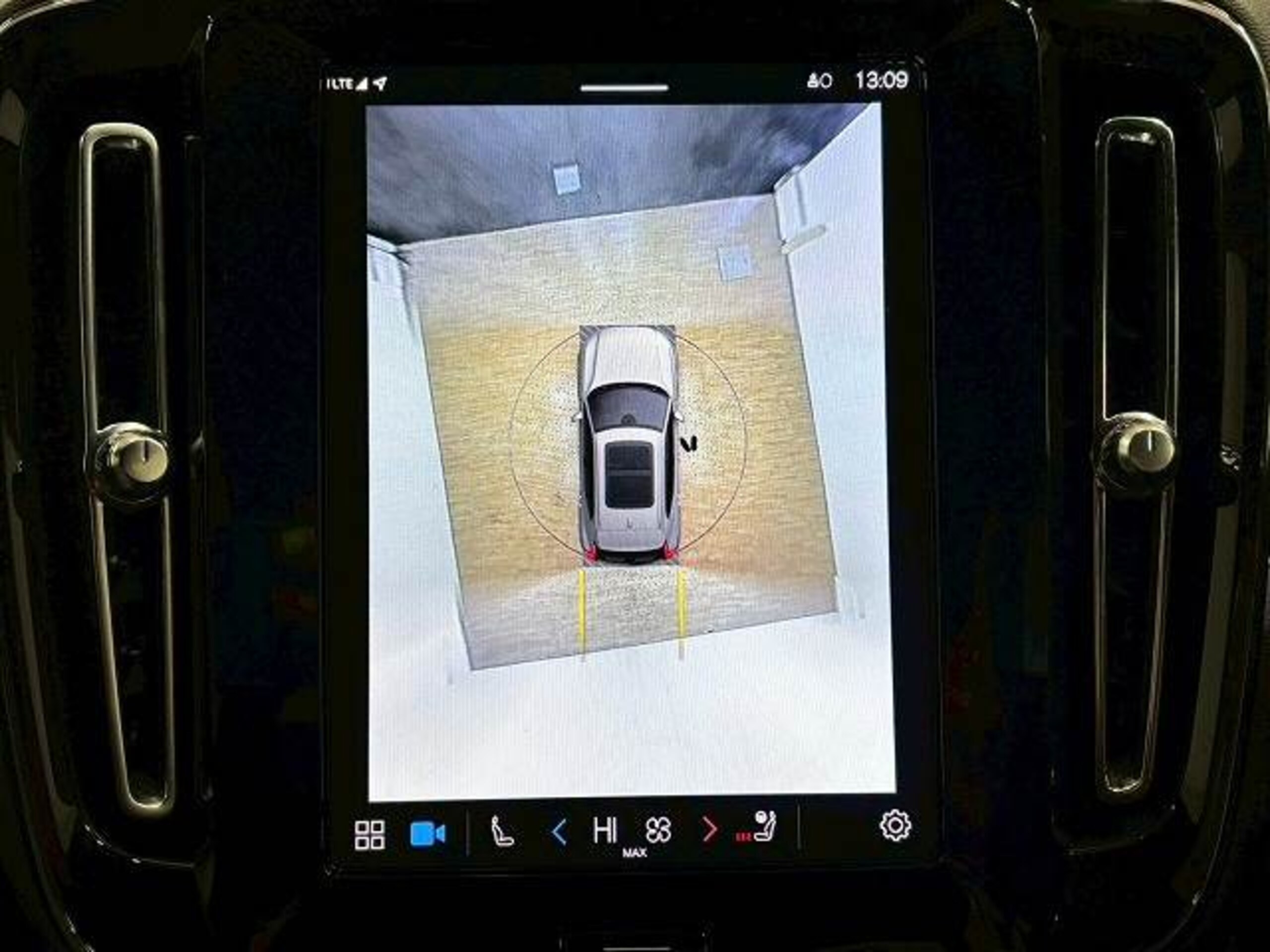 2023 Volvo Xc40 — photo 3