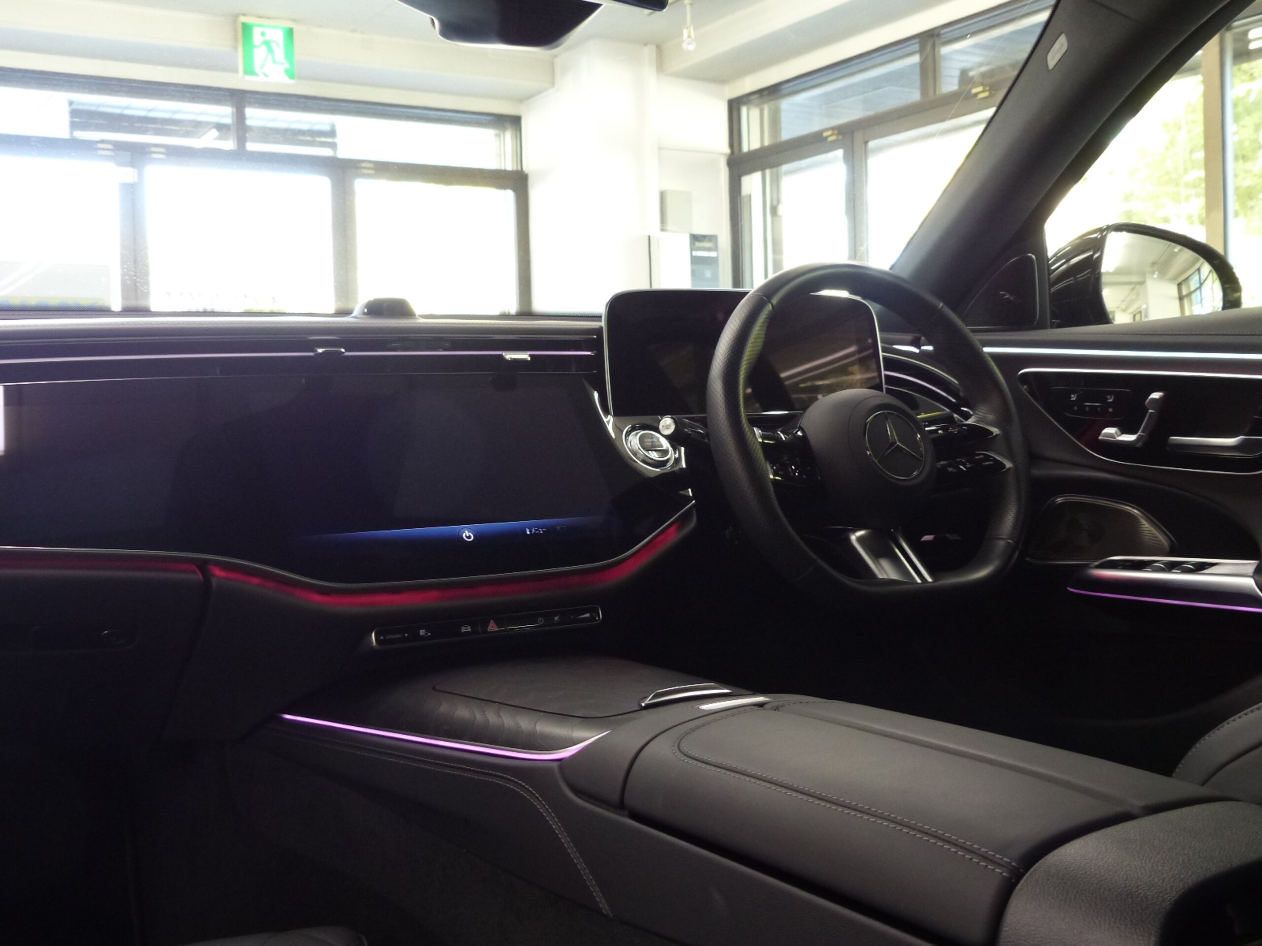 Mercedes-Benz E-Class E200 Avantgarde AMG Line Package (ISG Model) MP202401 Current D Interior & Leather EXC & Advanced P Black Nappa Leather Panorama Sunroof MBUX AR Navigation Digital Terrestrial 360 Camera New Steering HUD Burmester Air Balance P Seat Heater Front Seat Ventilation AMG Aero & 19AW Non-Smoking Warranty Transfer (Obsidian Black) — photo 8