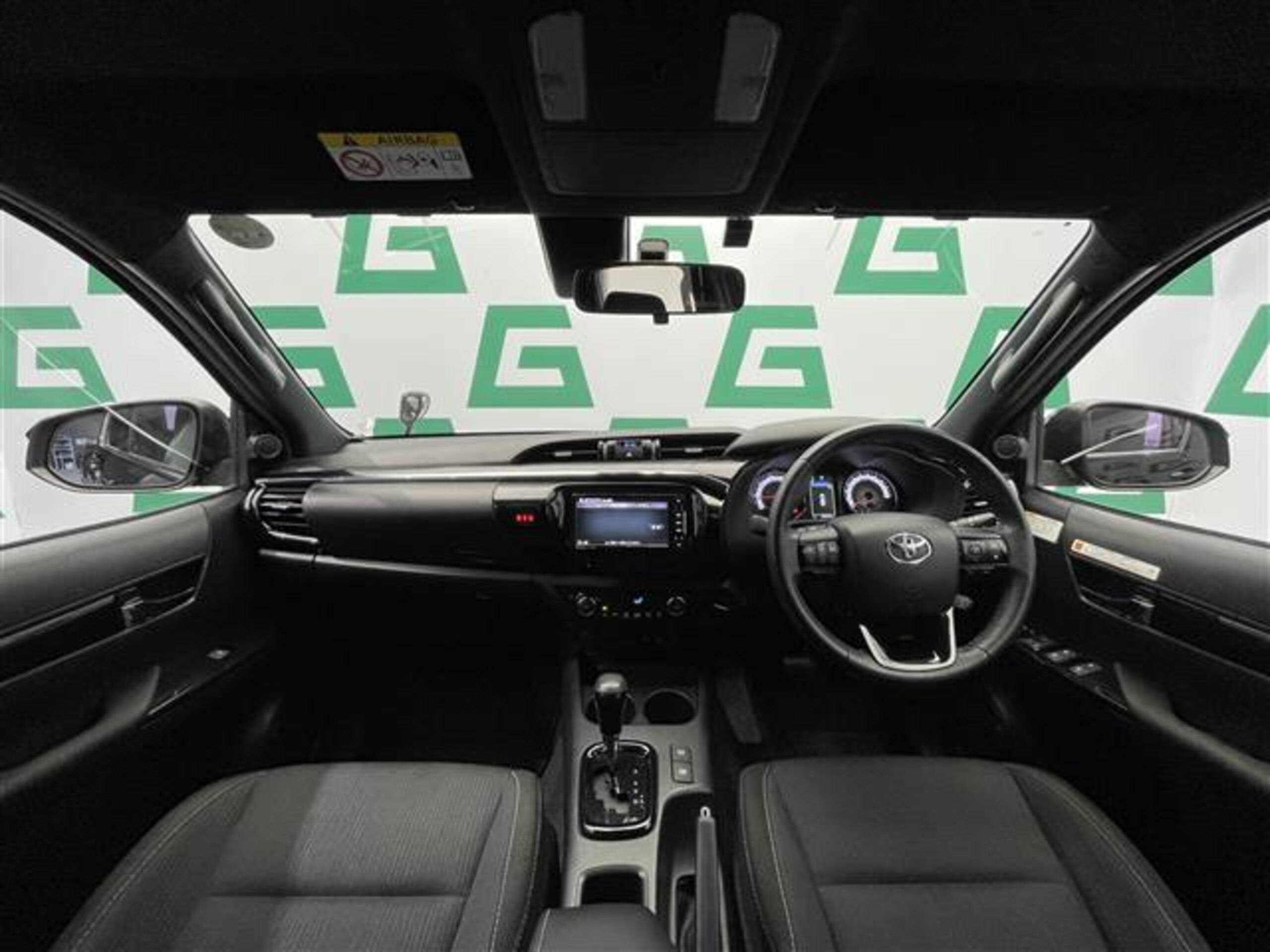 2019 Toyota Hilux — photo 2