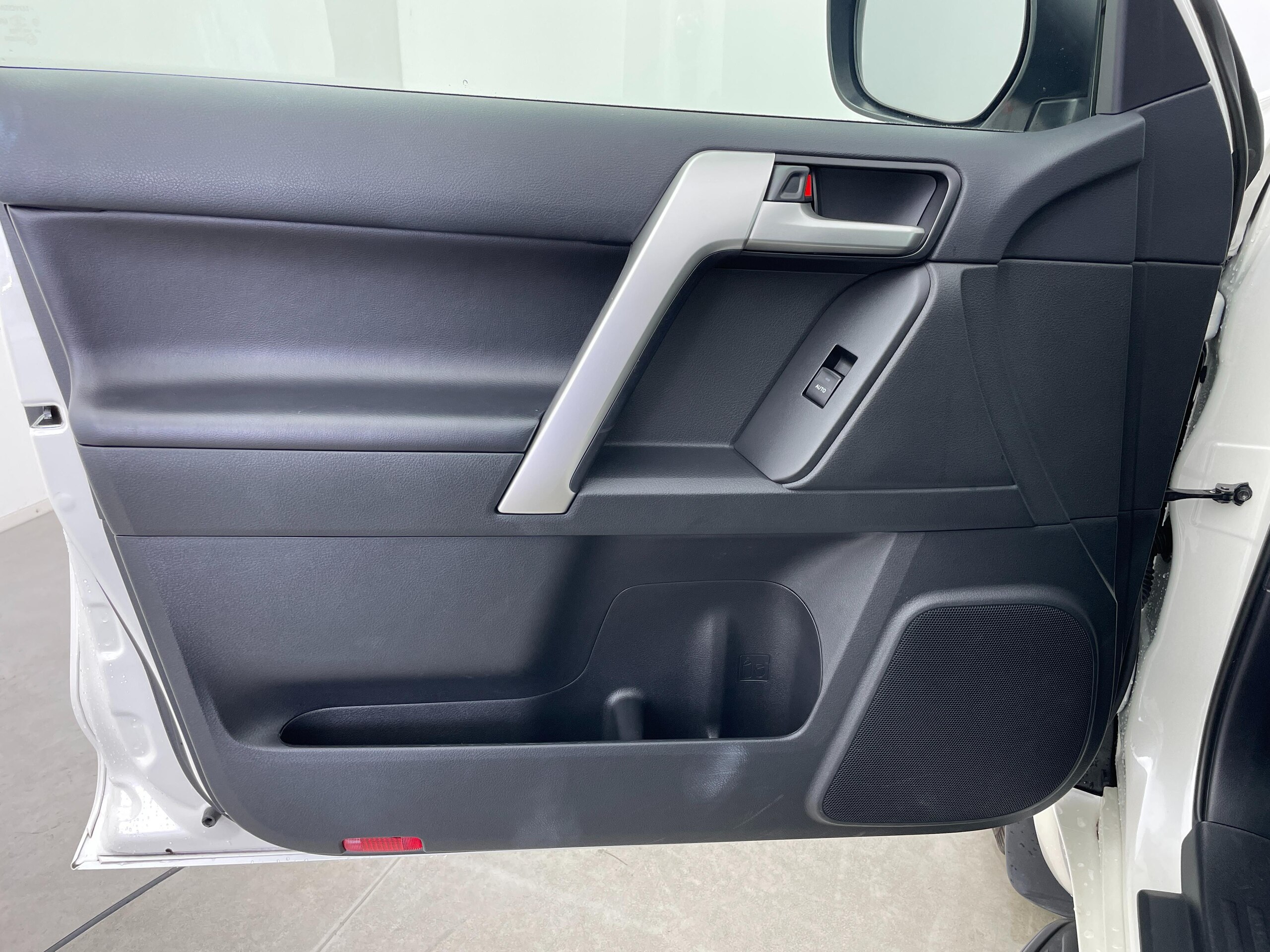 Toyota Land Cruiser Prado 2.7 TX L Package Matte Black Edition 4WD — photo 9