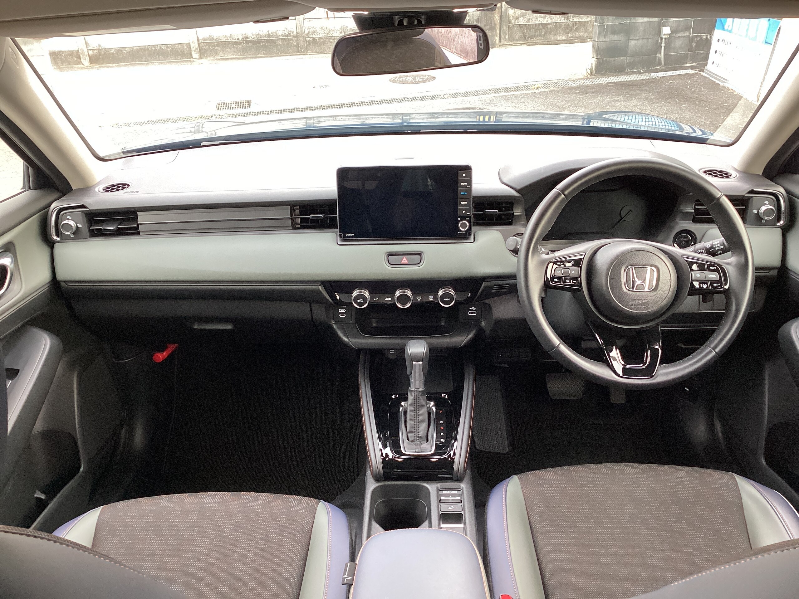 Honda Vezel 1.5 e:HEV X Hunt Package with 9-inch Genuine Navi, TV, Bluetooth Audio — photo 7
