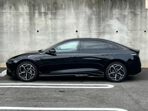 2025 Byd Seal — photo 2