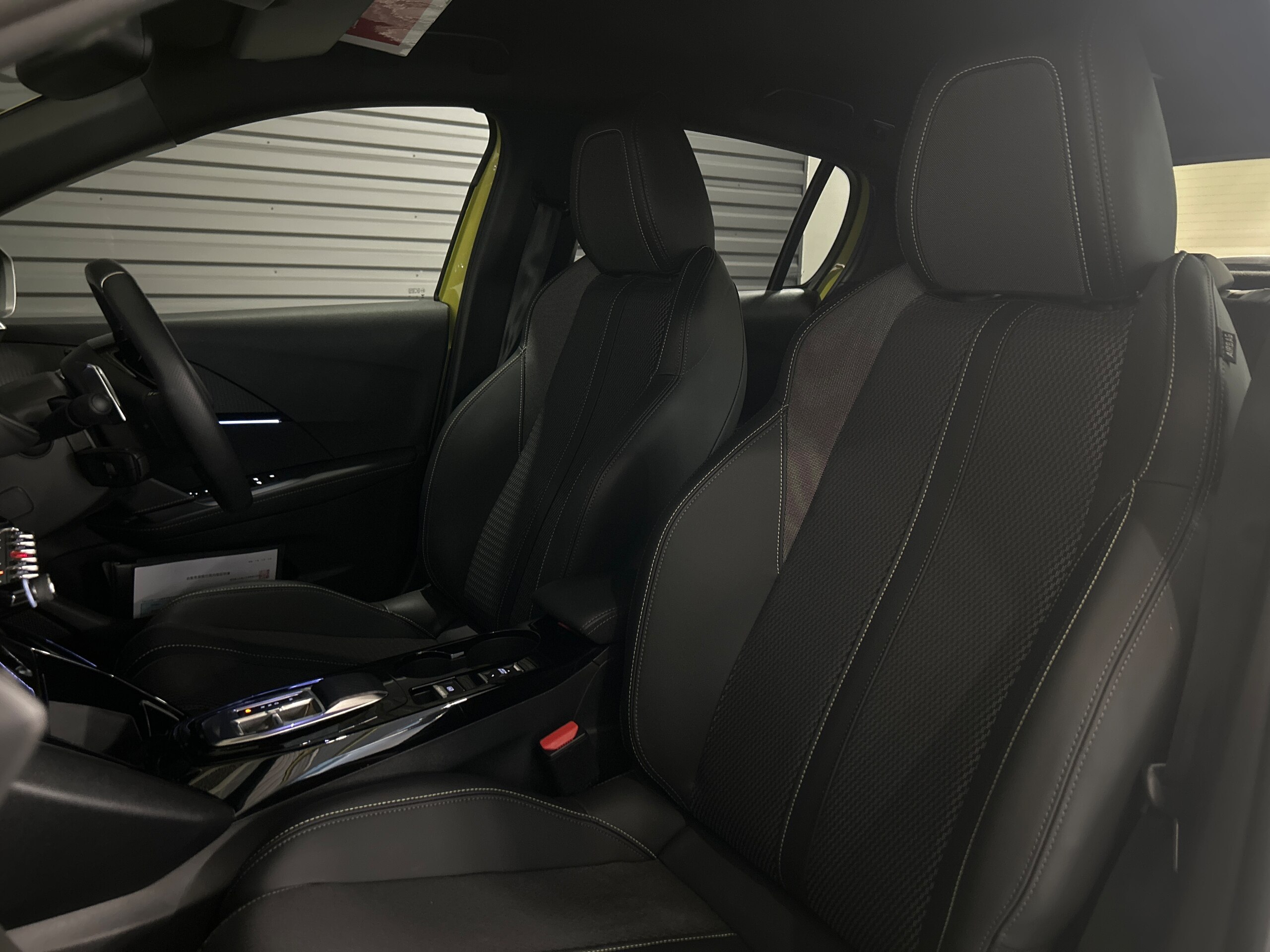 2025 Peugeot 208 — photo 2