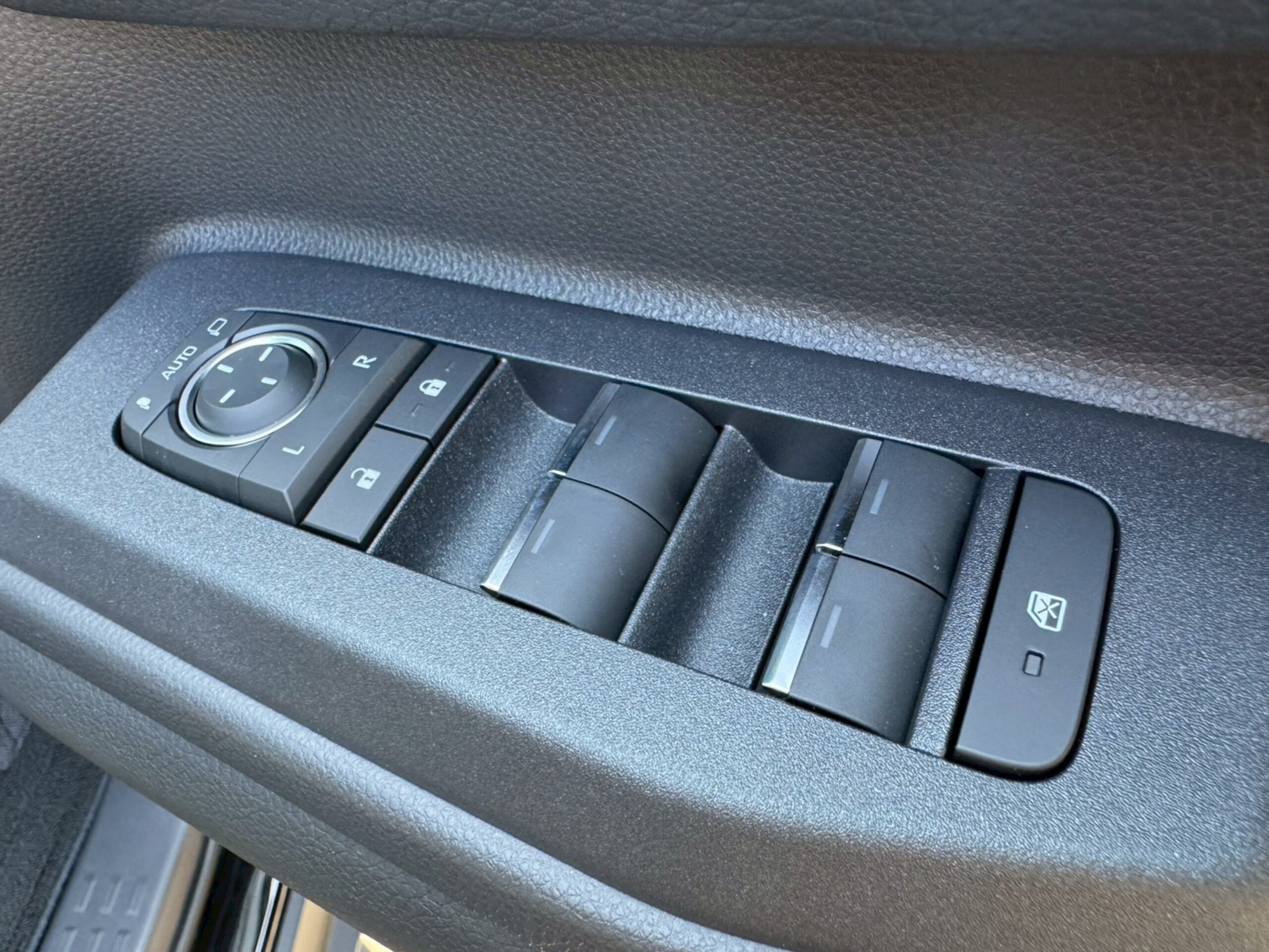 Toyota Land Cruiser 250 2.7 VX 4WD — photo 8