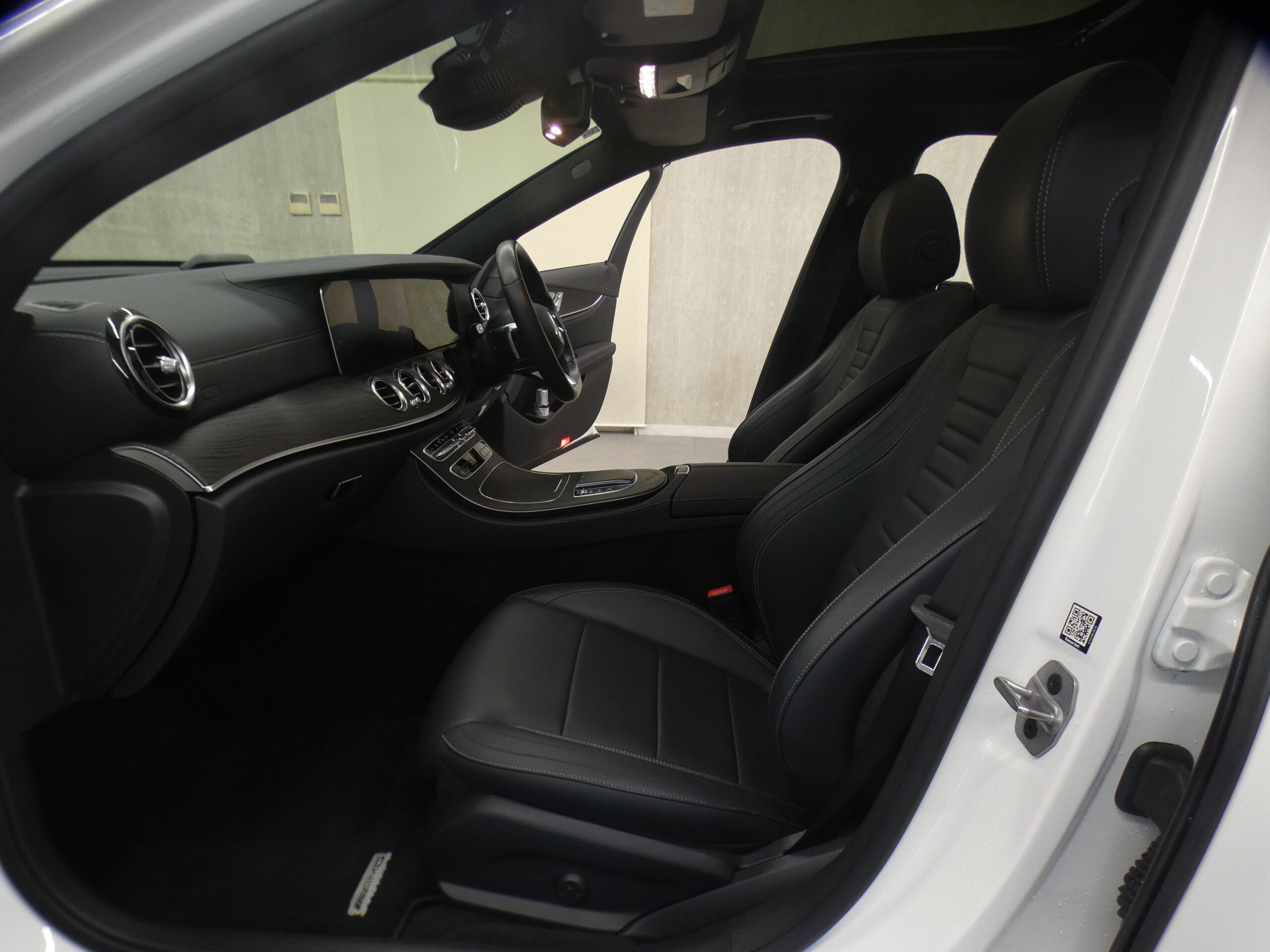 Mercedes-Benz E-Class E350 de Sport Diesel Turbo Exclusive Package Late Model Panorama Sunroof Non-Smoking Black Leather HUD RSP Distronic MBUX CarPlay Navigation TV Burmester Front Massage Seats 360 Camera Multibeam LED 18AW (Diamond White) — photo 8