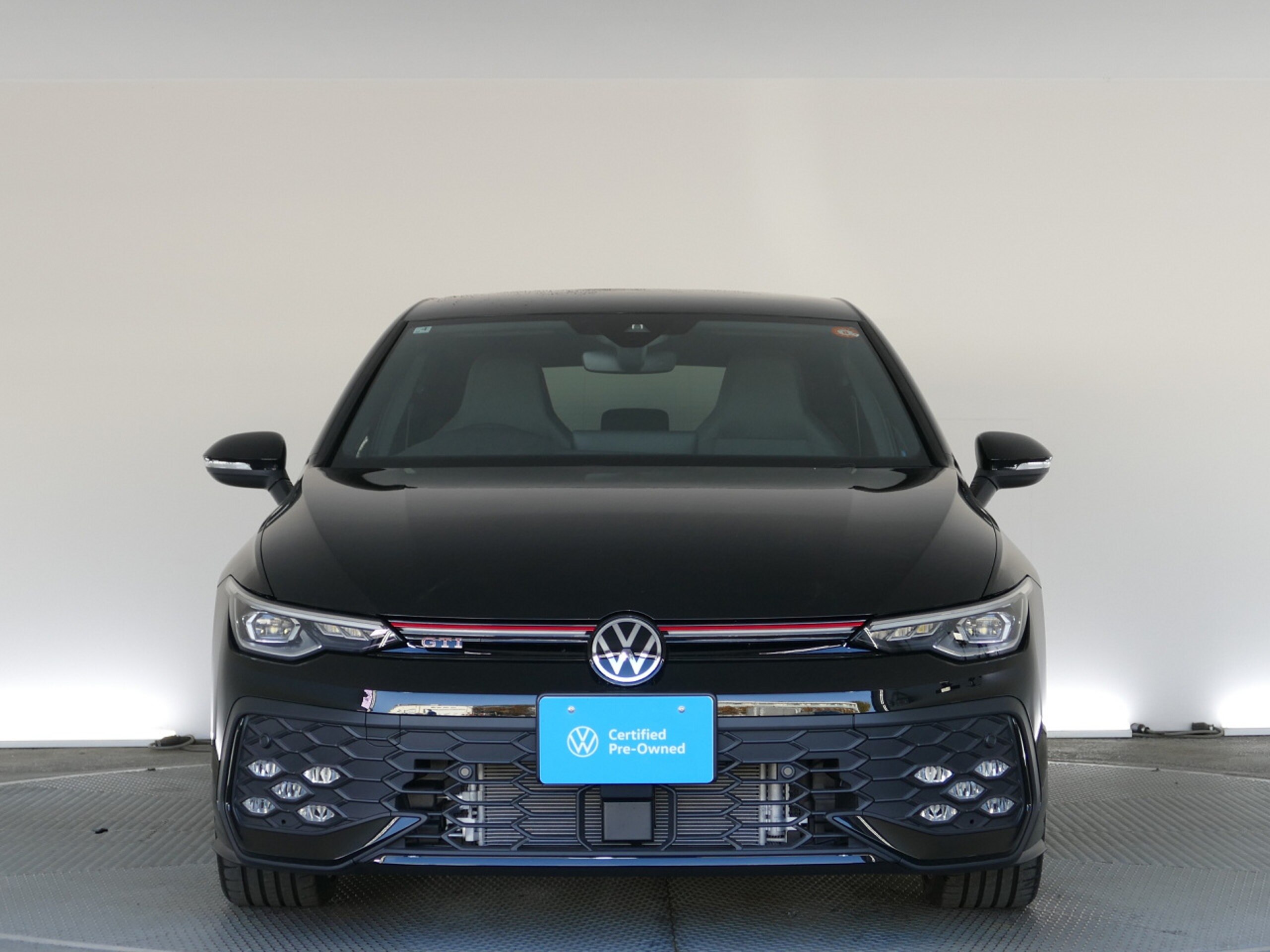 2025 Volkswagen Golf — photo 2