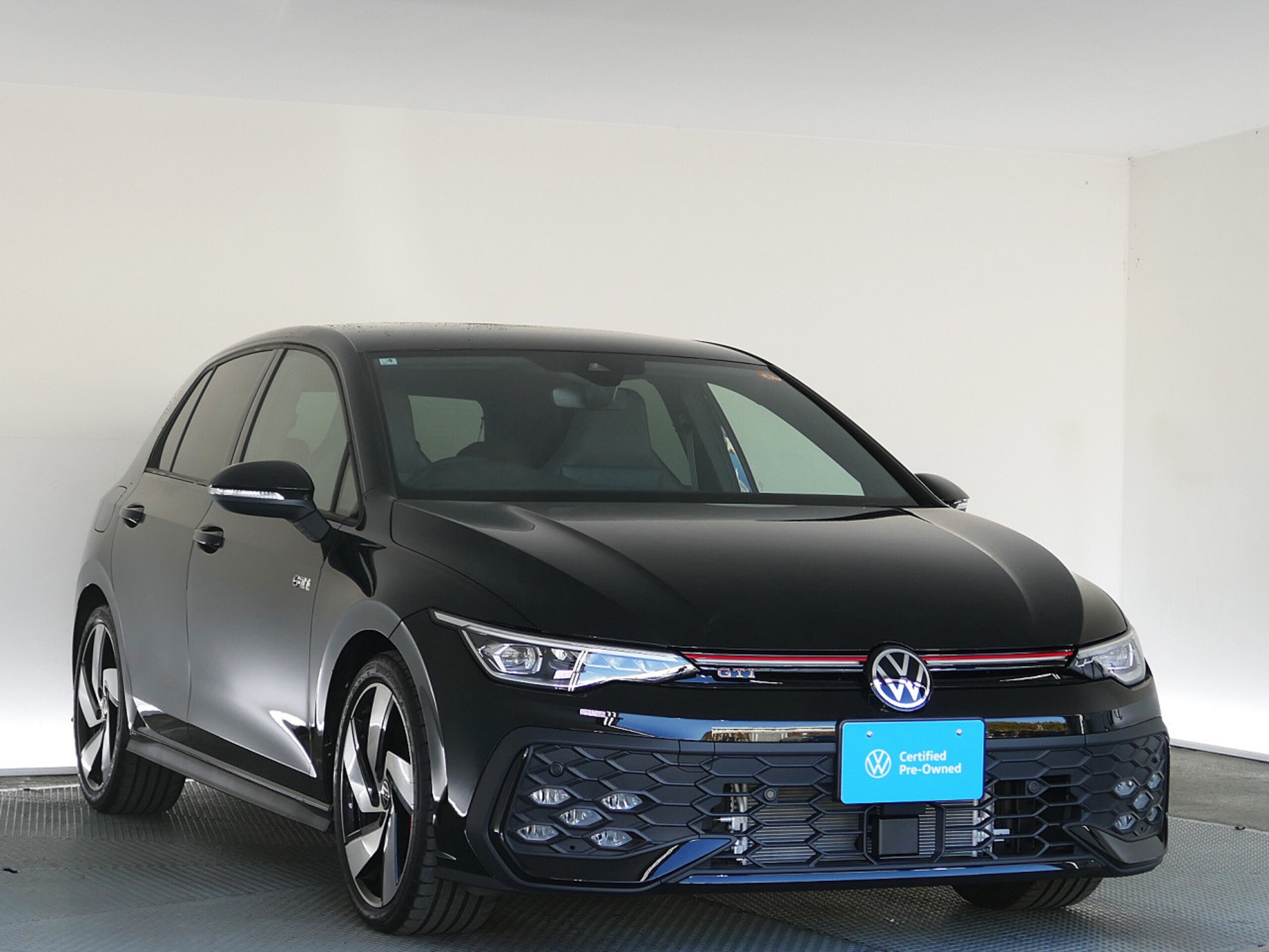 2025 Volkswagen Golf — photo 3