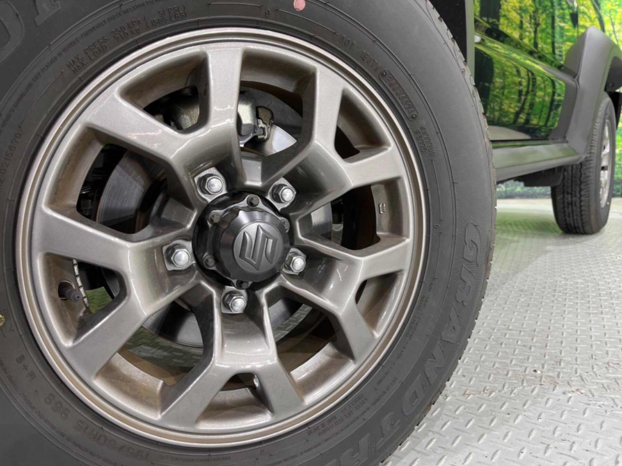 Suzuki Jimny Sierra 1.5 JC 4WD — photo 9