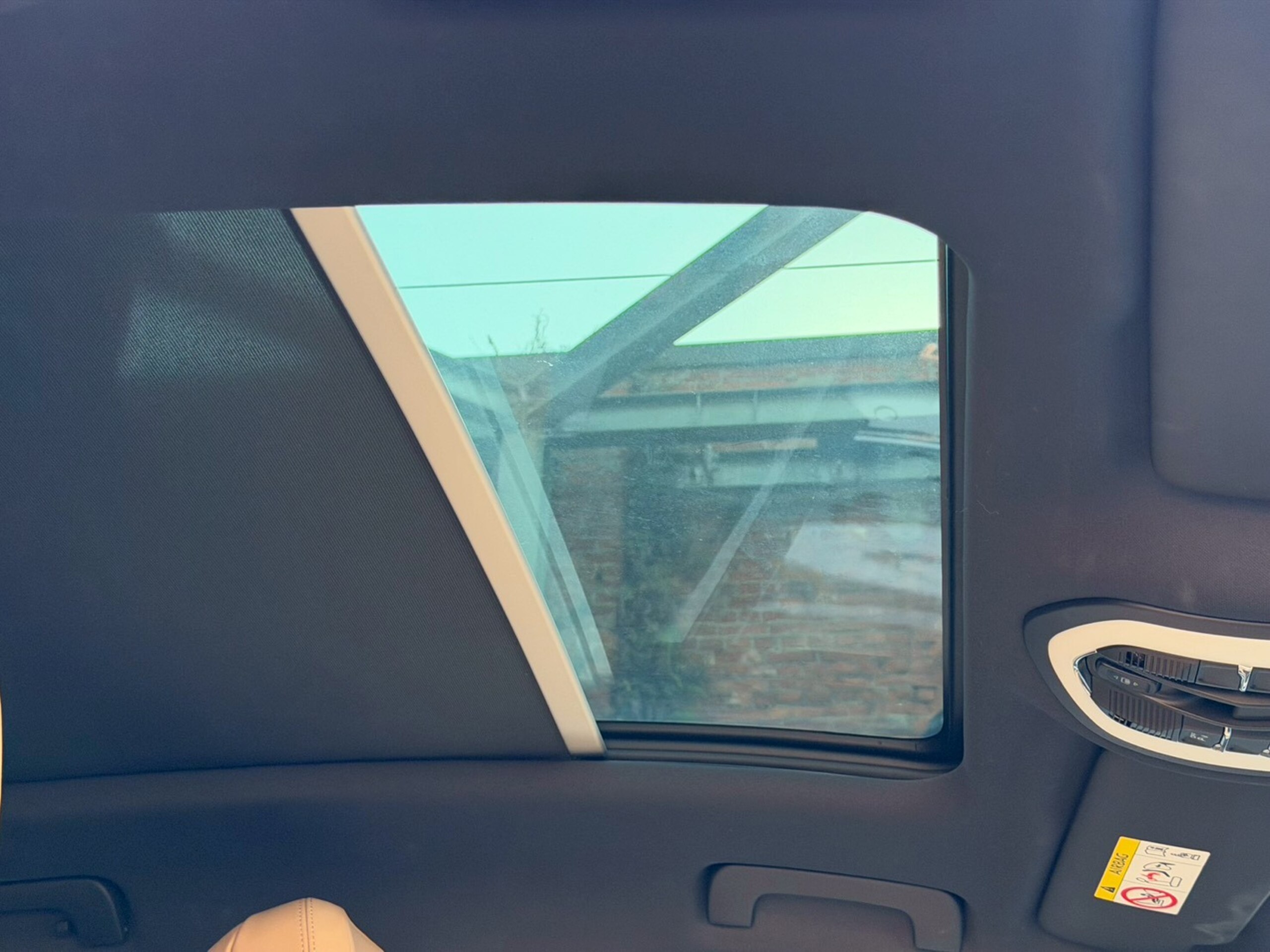 2021 Porsche Macan — photo 2