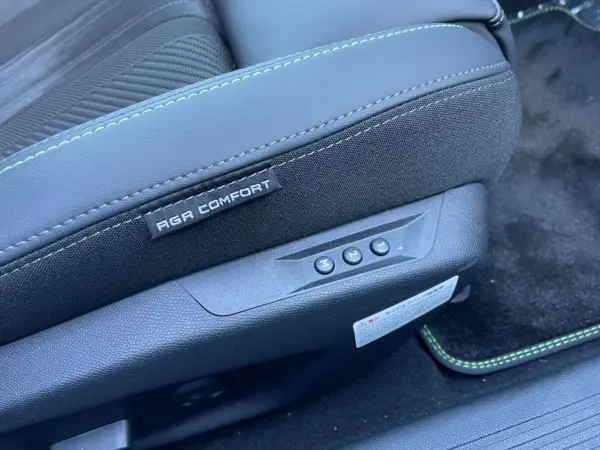 Peugeot 308GT Hybrid — photo 9