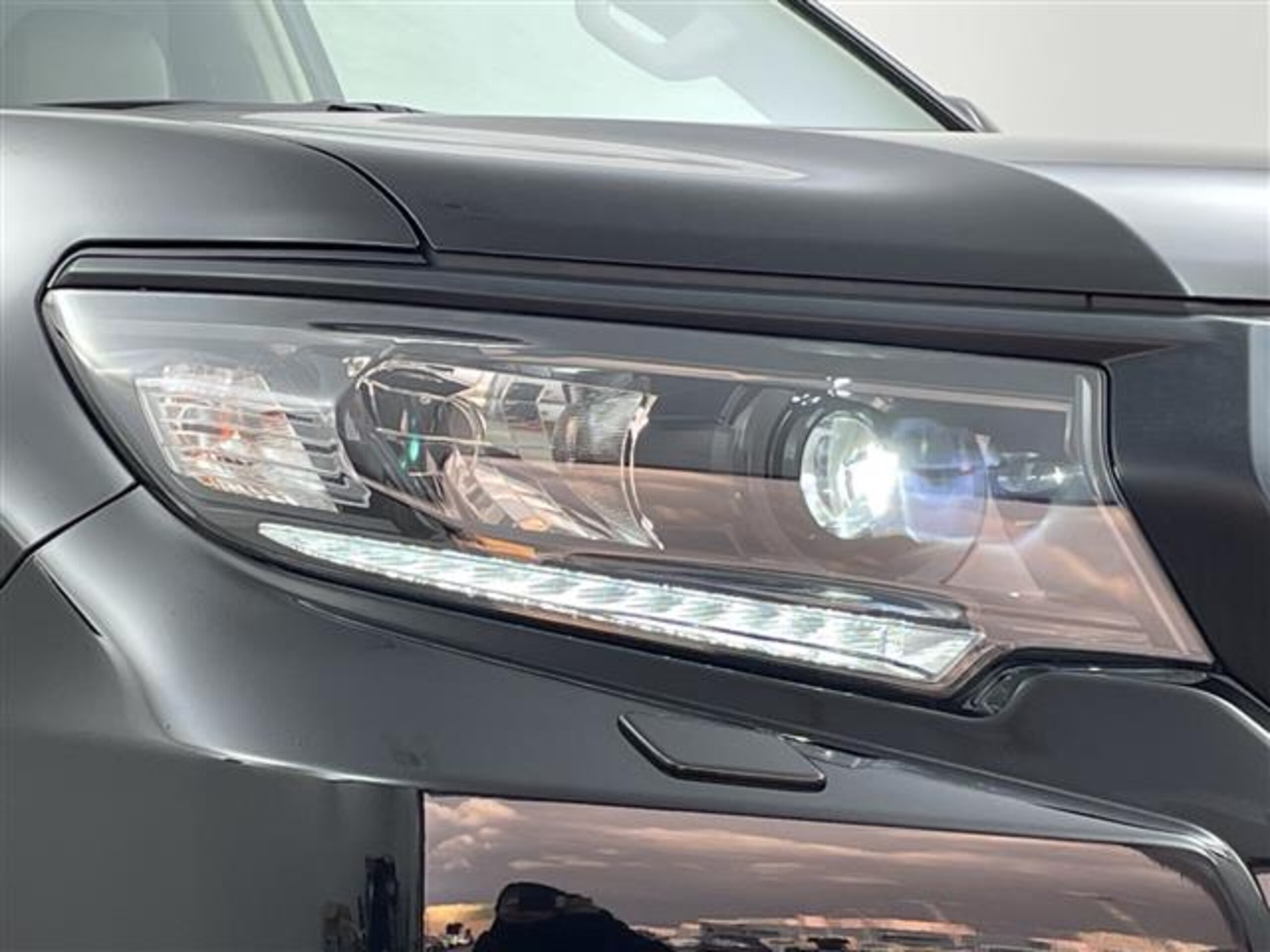 Toyota Land Cruiser Prado 2.7 TX L Package Matte Black Edition 4WD SR Beige Leather Seat PCS LCC LDA PKSB RSA — photo 9