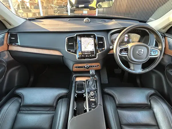 2021 Volvo Xc90 — photo 2