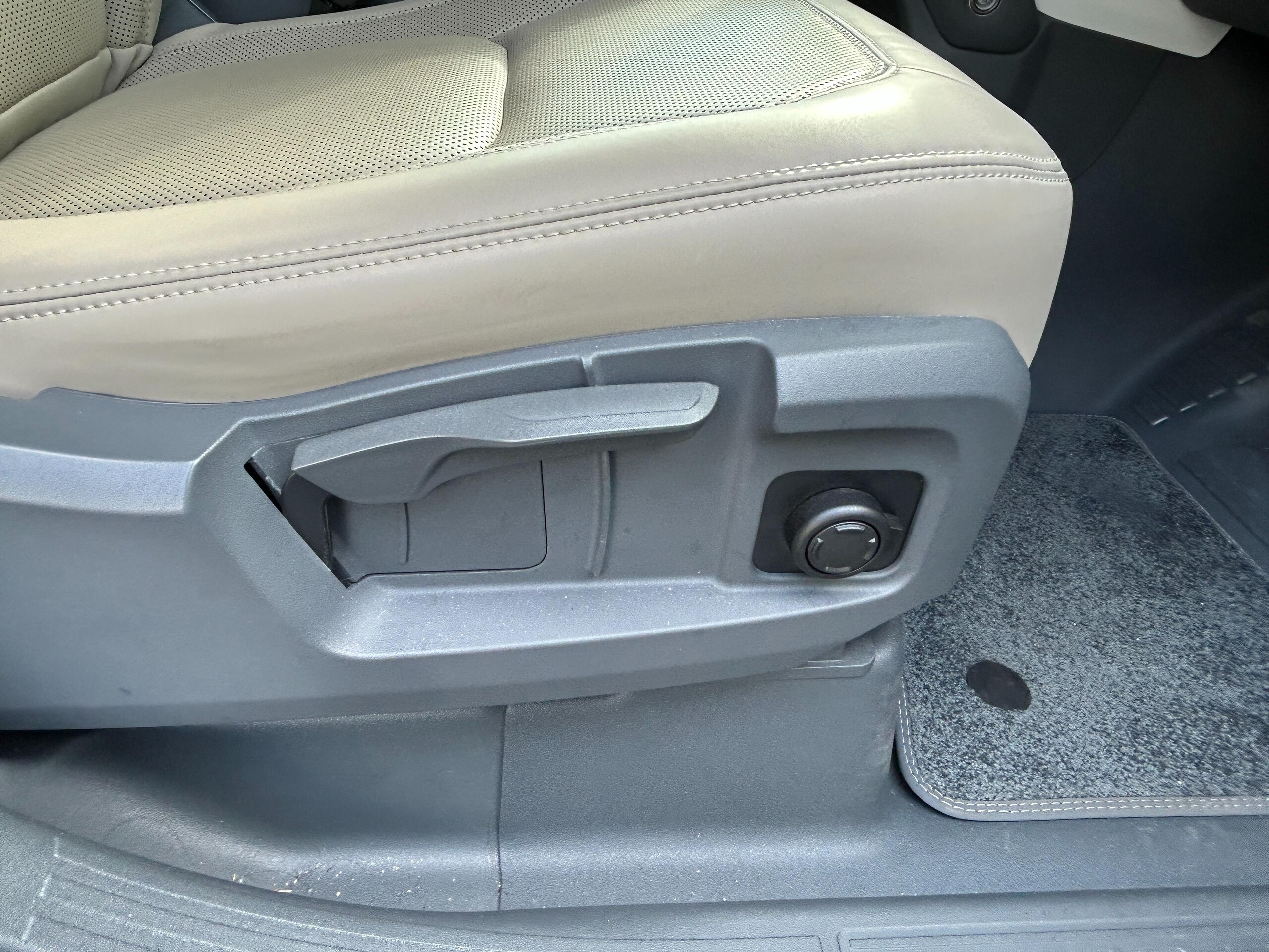 Land Rover Defender 110 S 3.0L D300 Diesel Turbo 4WD — photo 9