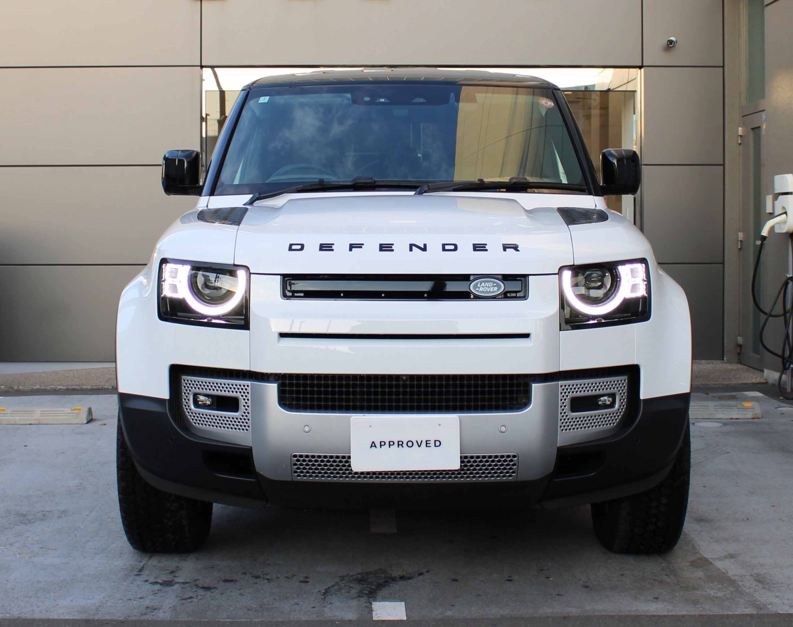 2024 Landrover Defender — photo 3