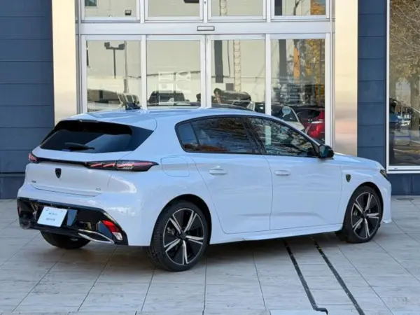 2025 Peugeot 308 — photo 2