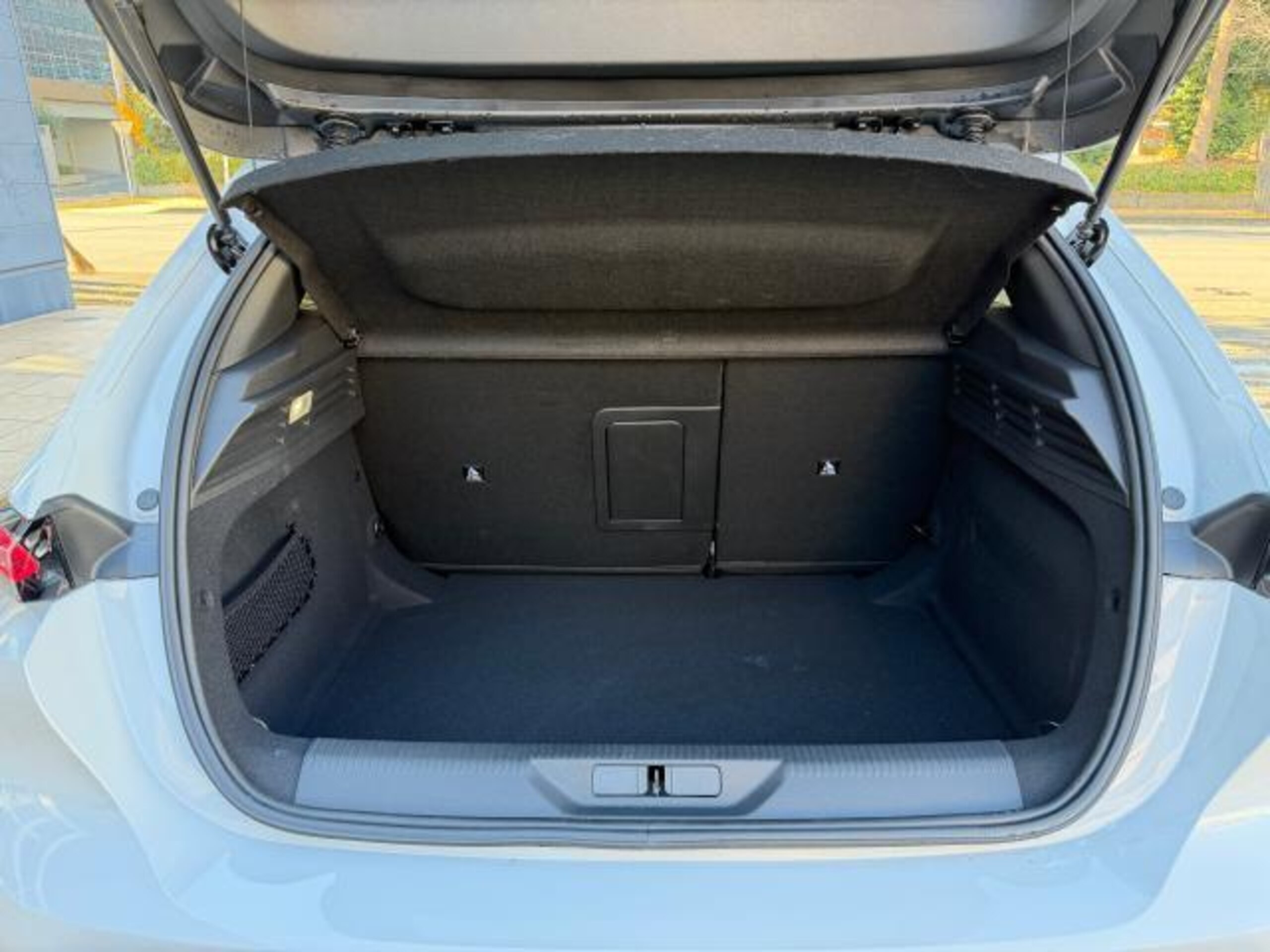 Peugeot 308GT Hybrid — photo 8