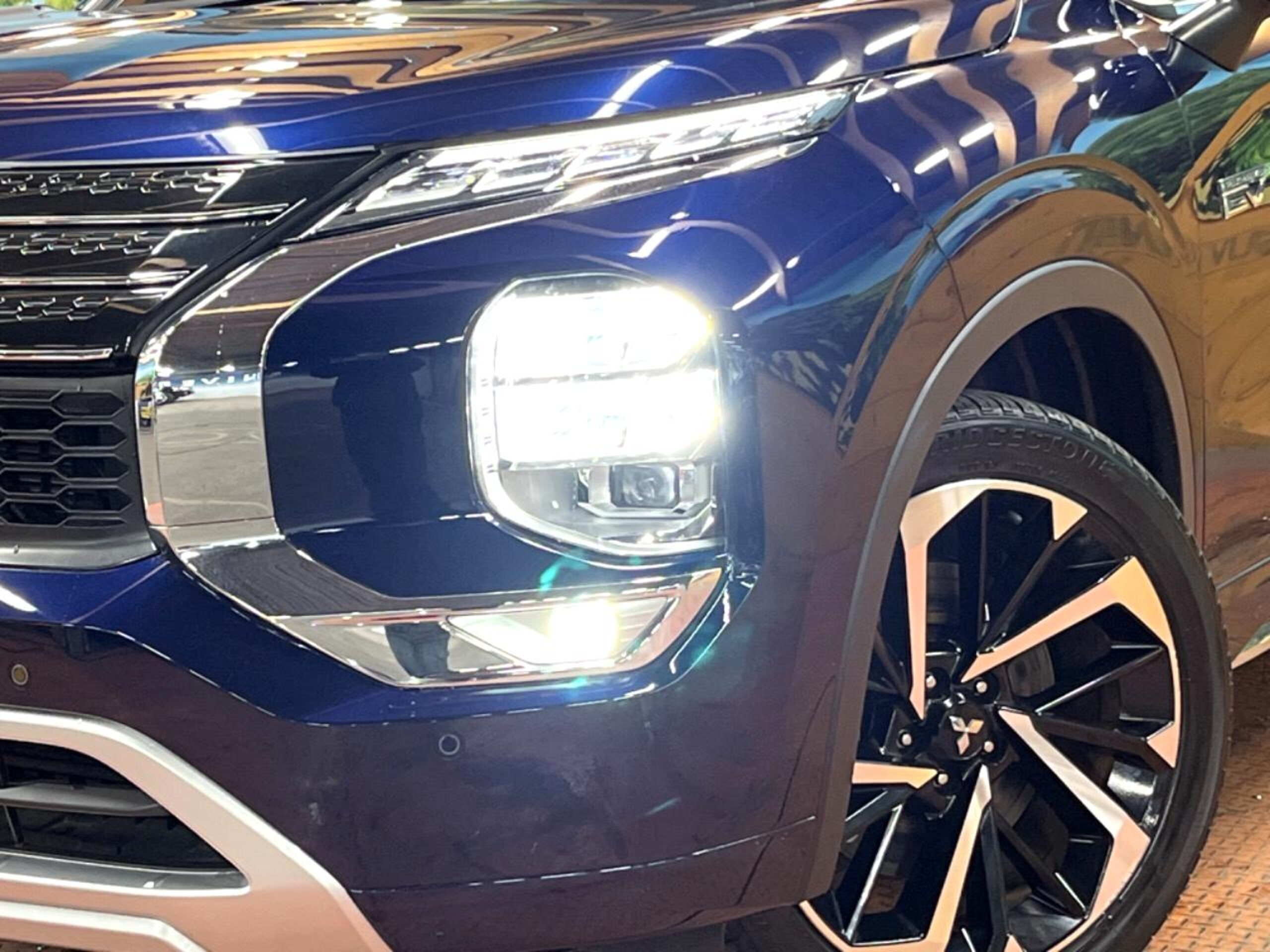 Mitsubishi Outlander PHEV 2.4 P 4WD — photo 8